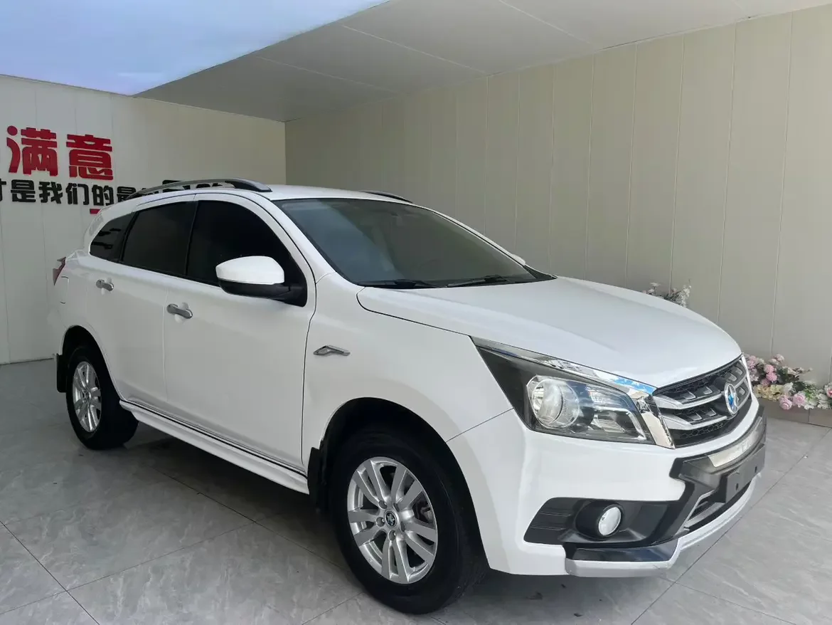 Kai Chen Venucia T70