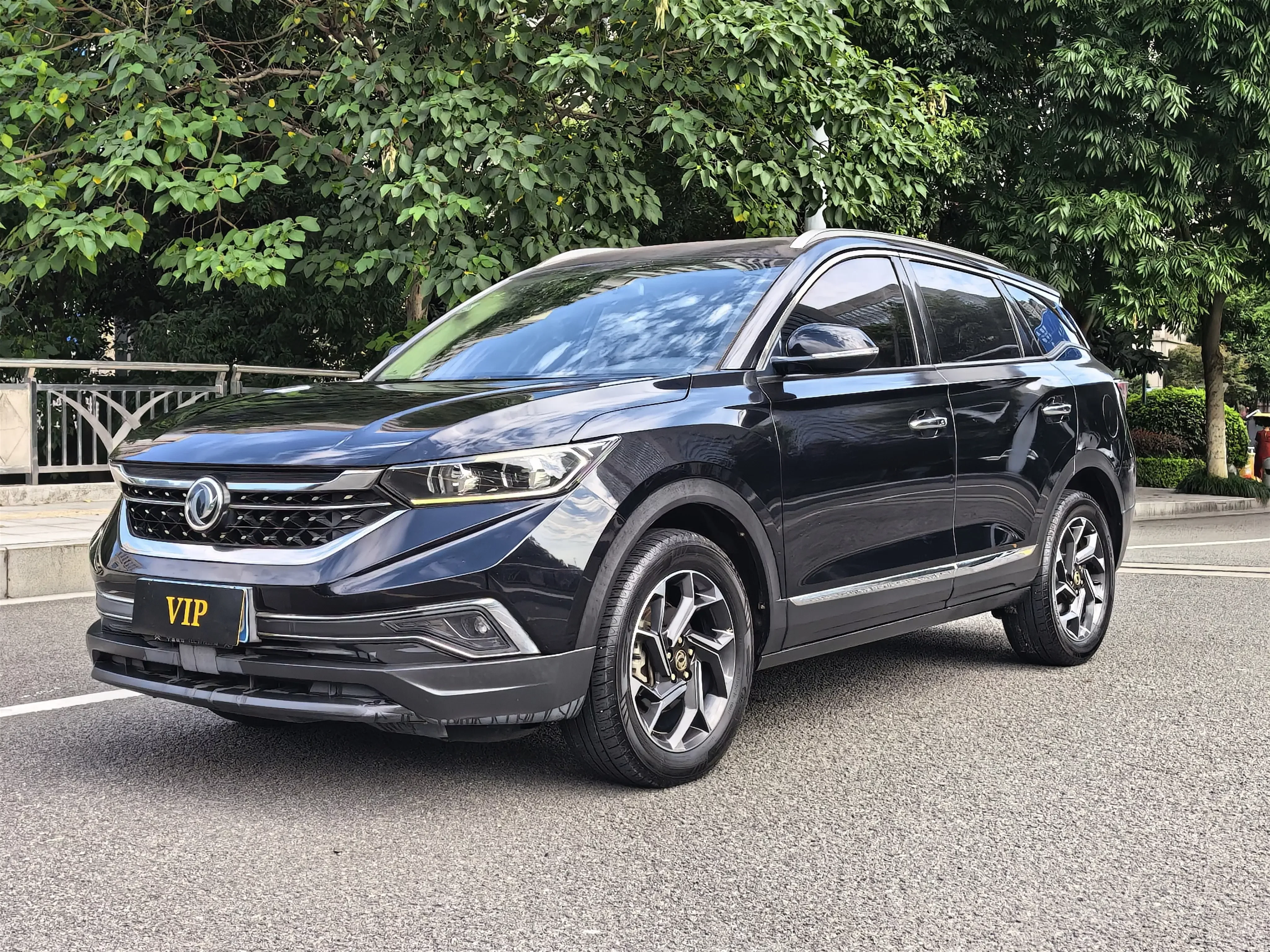 Dongfeng Fengshen AX7  из Китая