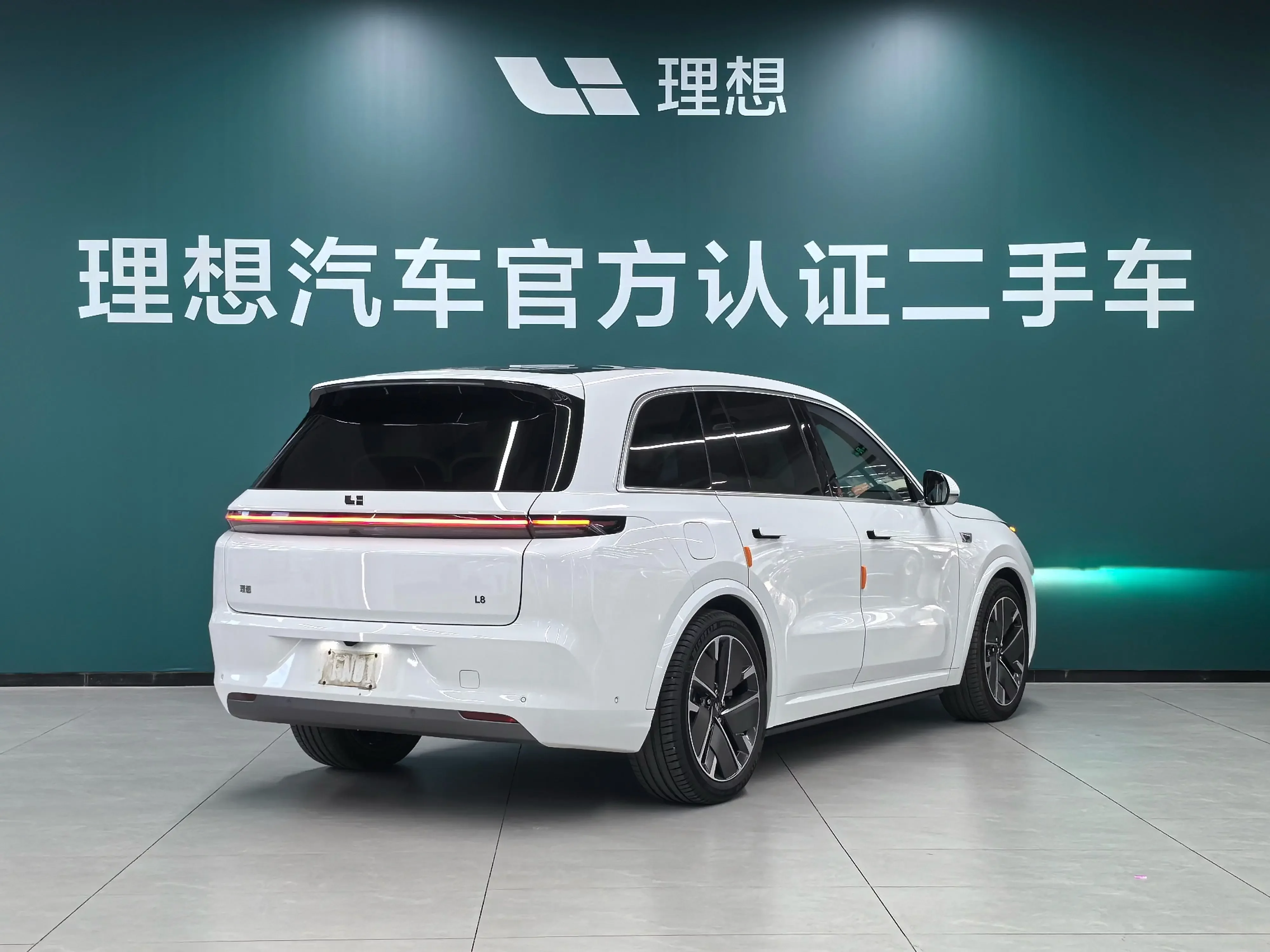 Lixiang L8