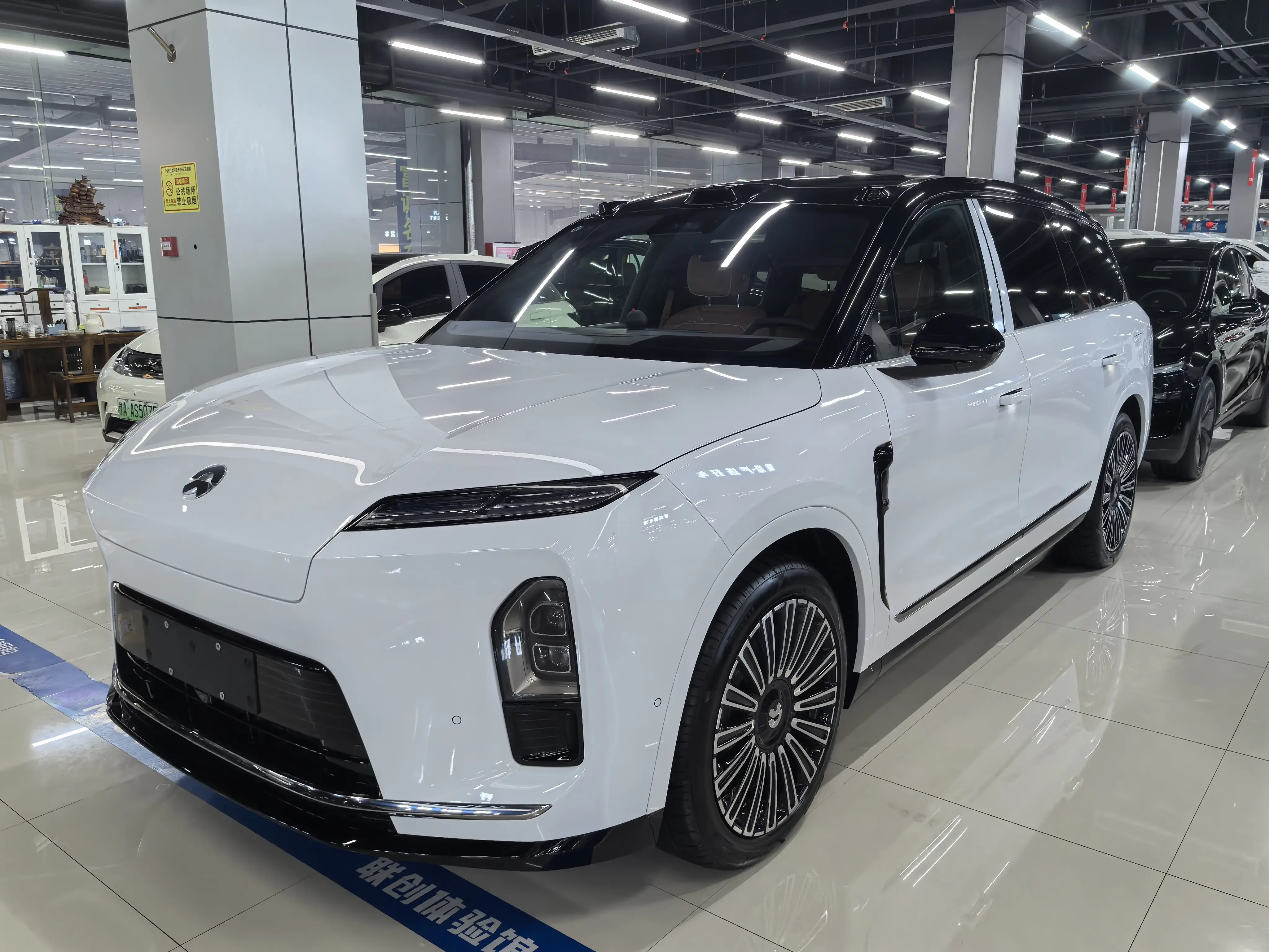 NIO ES8  из Китая