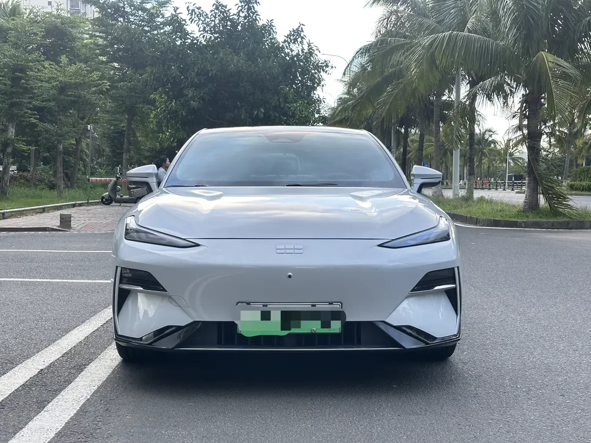 Geely Galaxy E8  из Китая