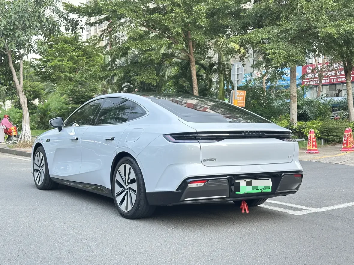 Geely Galaxy E8