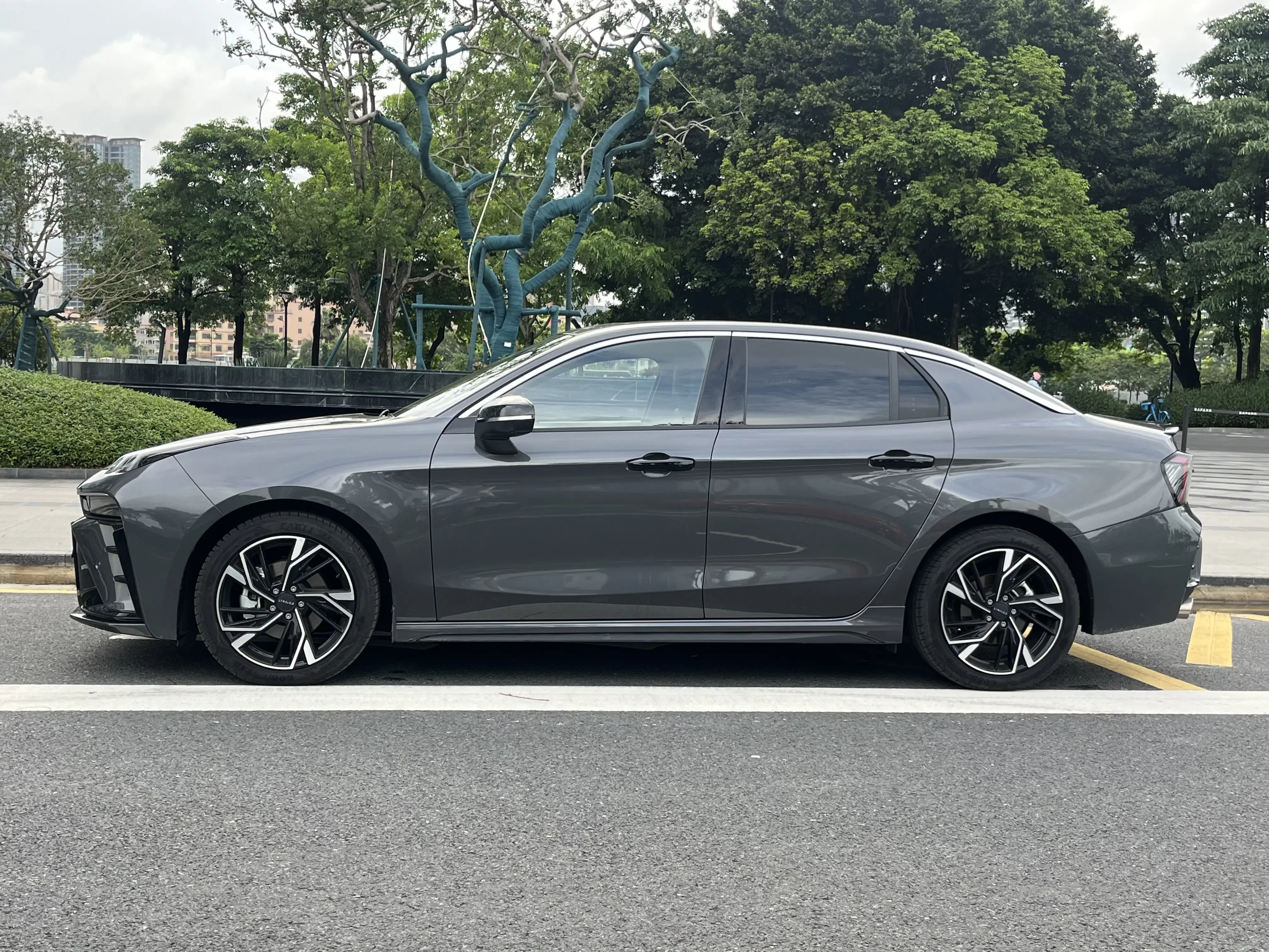 Lynk & Co 03