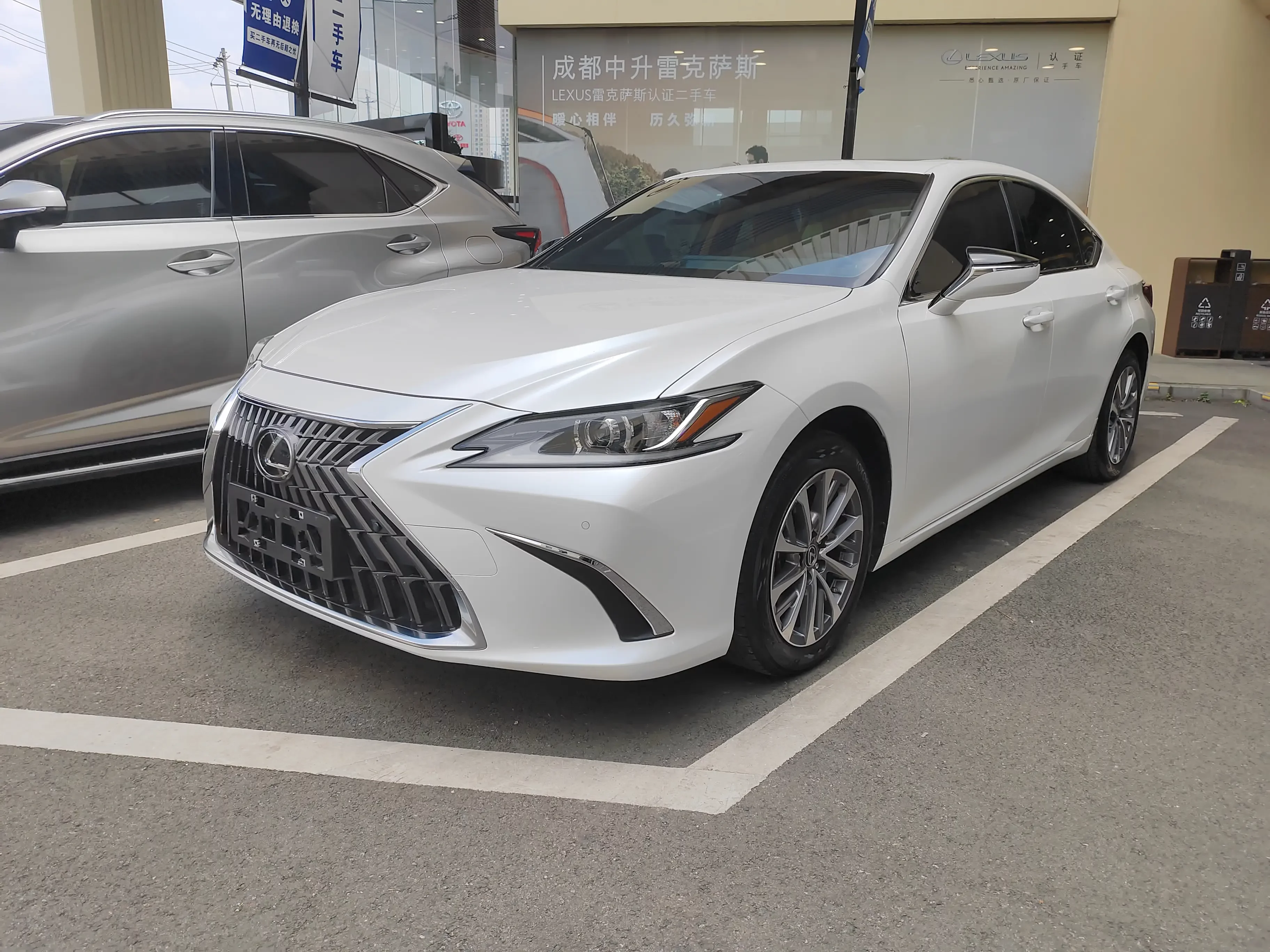 Lexus ES