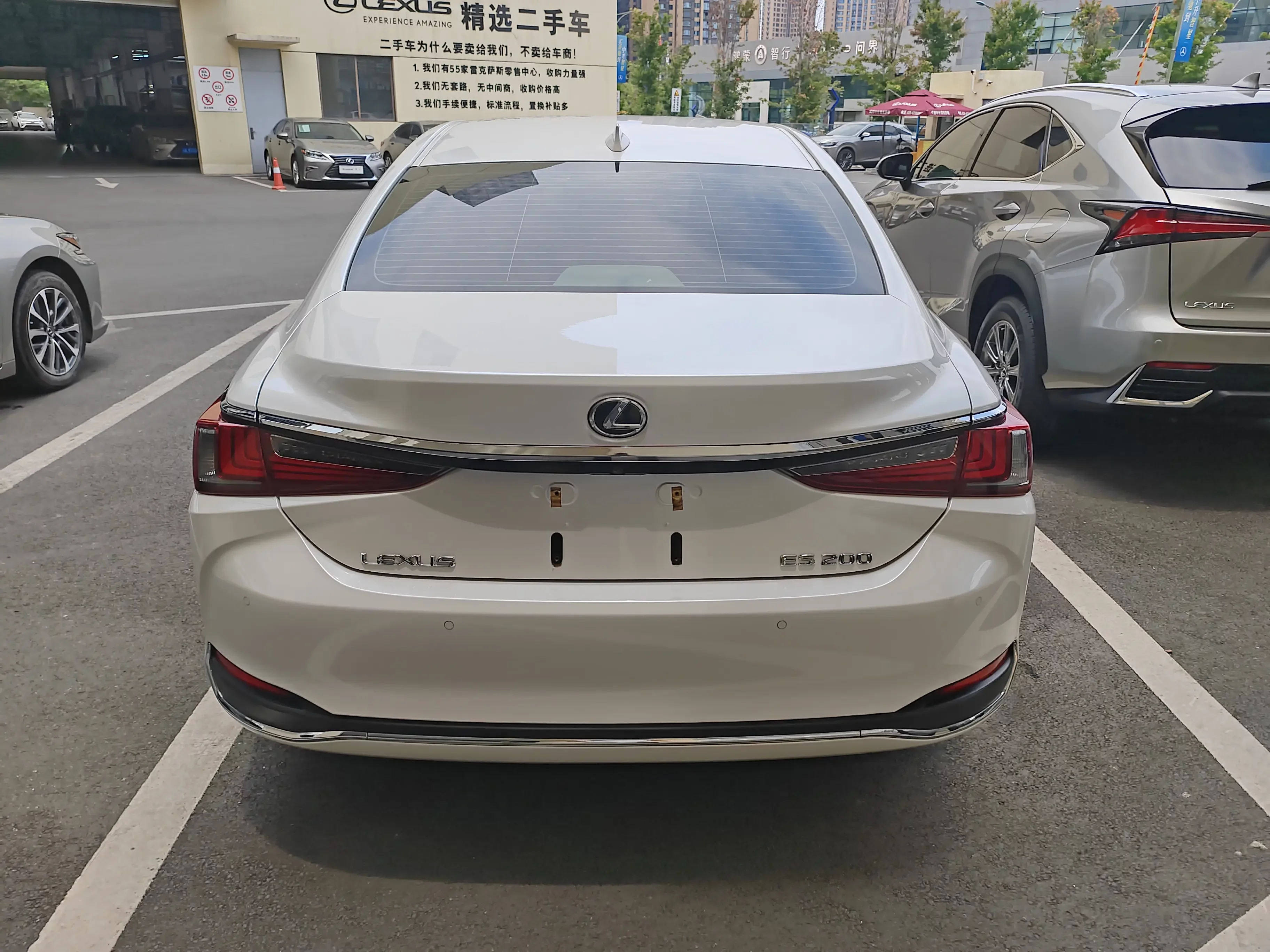 Lexus ES