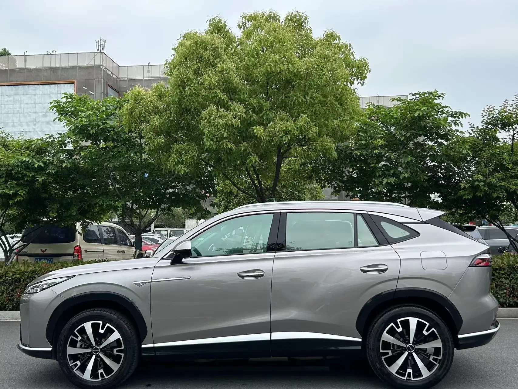 Roewe D5X DMH