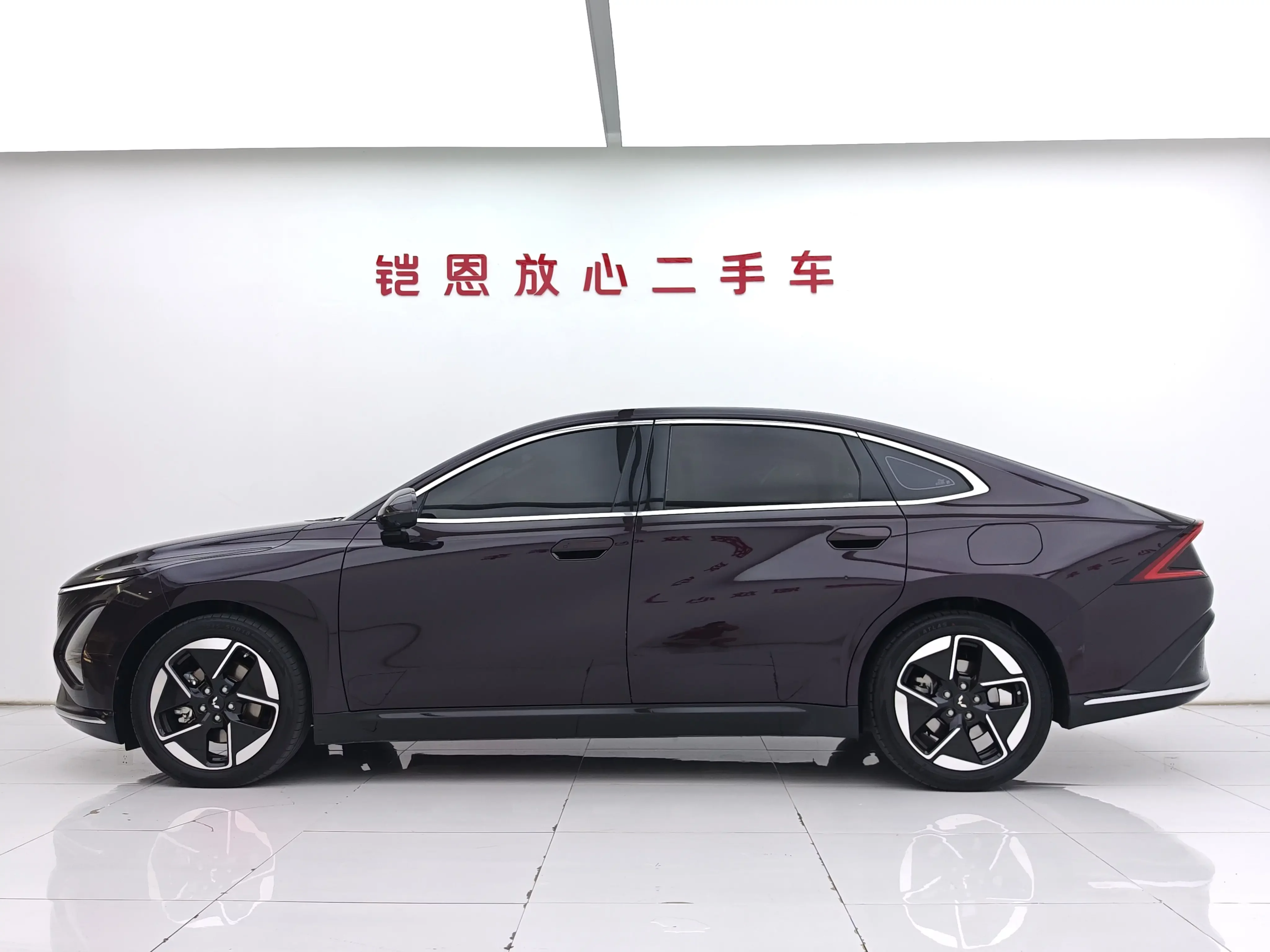 Wuling Starlight PHEV