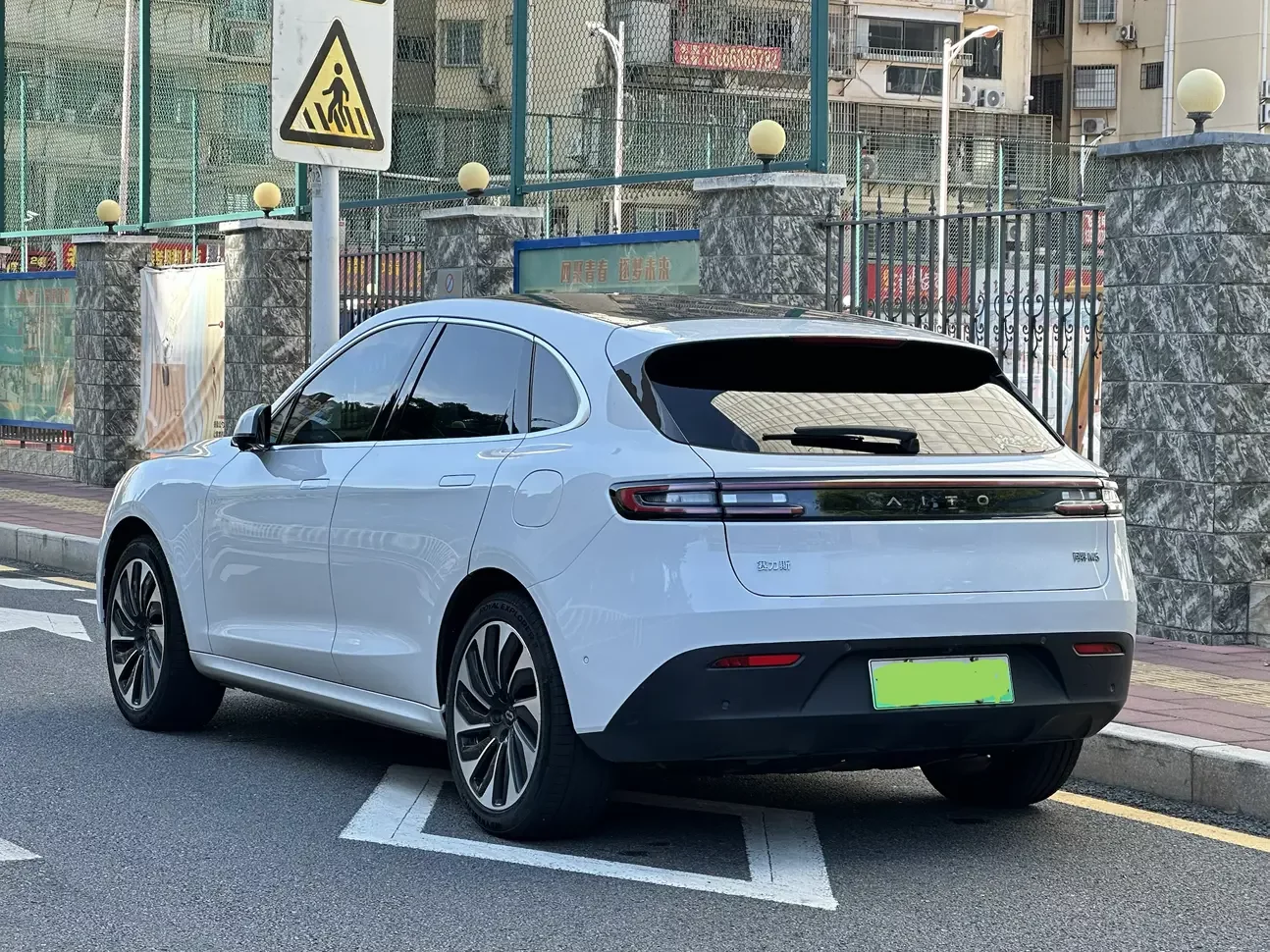 AITO M5