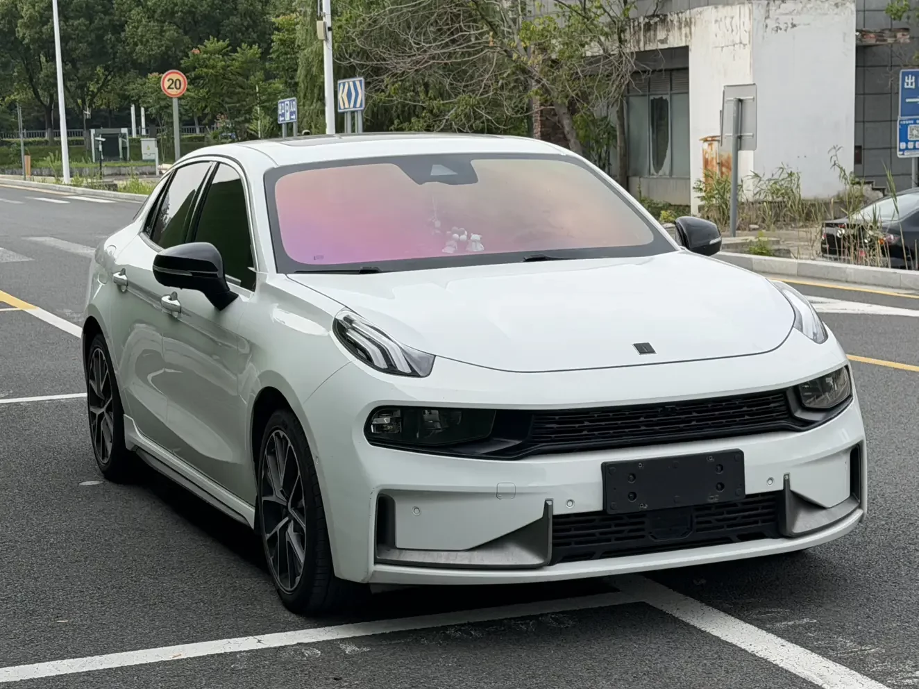 Lynk & Co 03