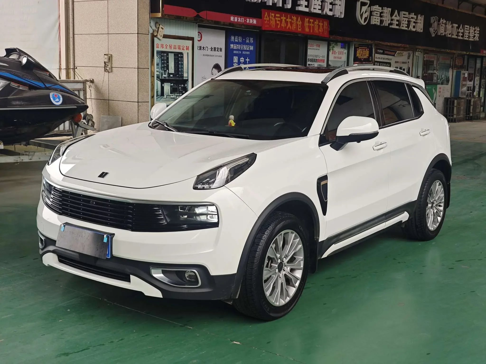 Lynk & Co 01