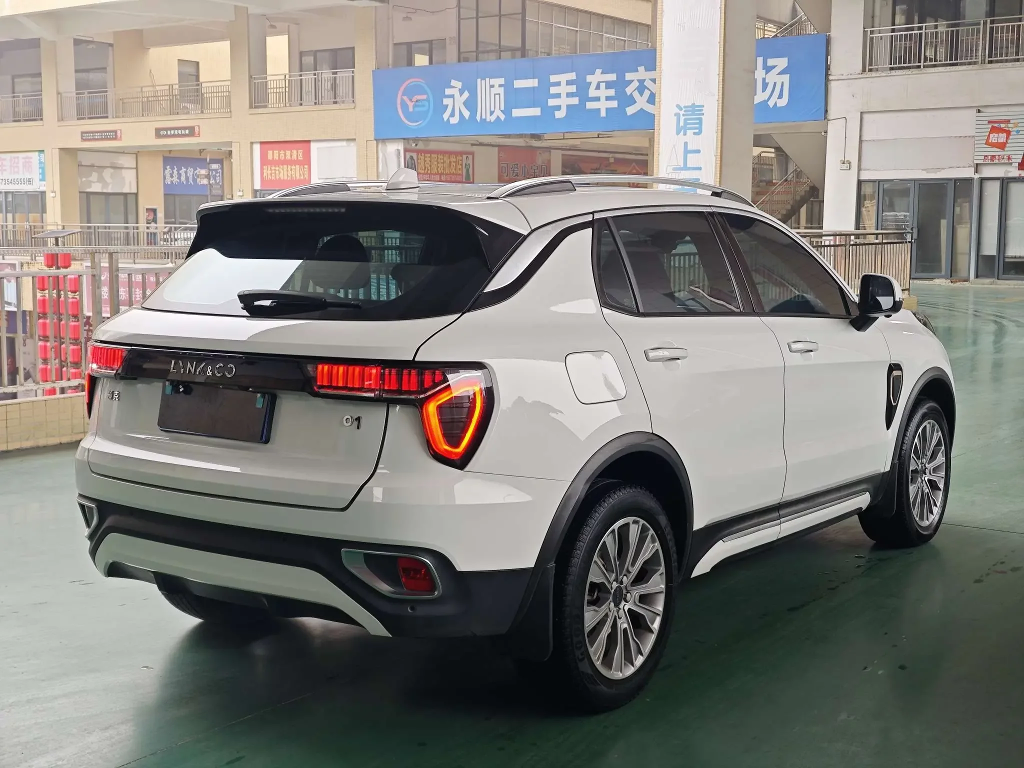 Lynk & Co 01