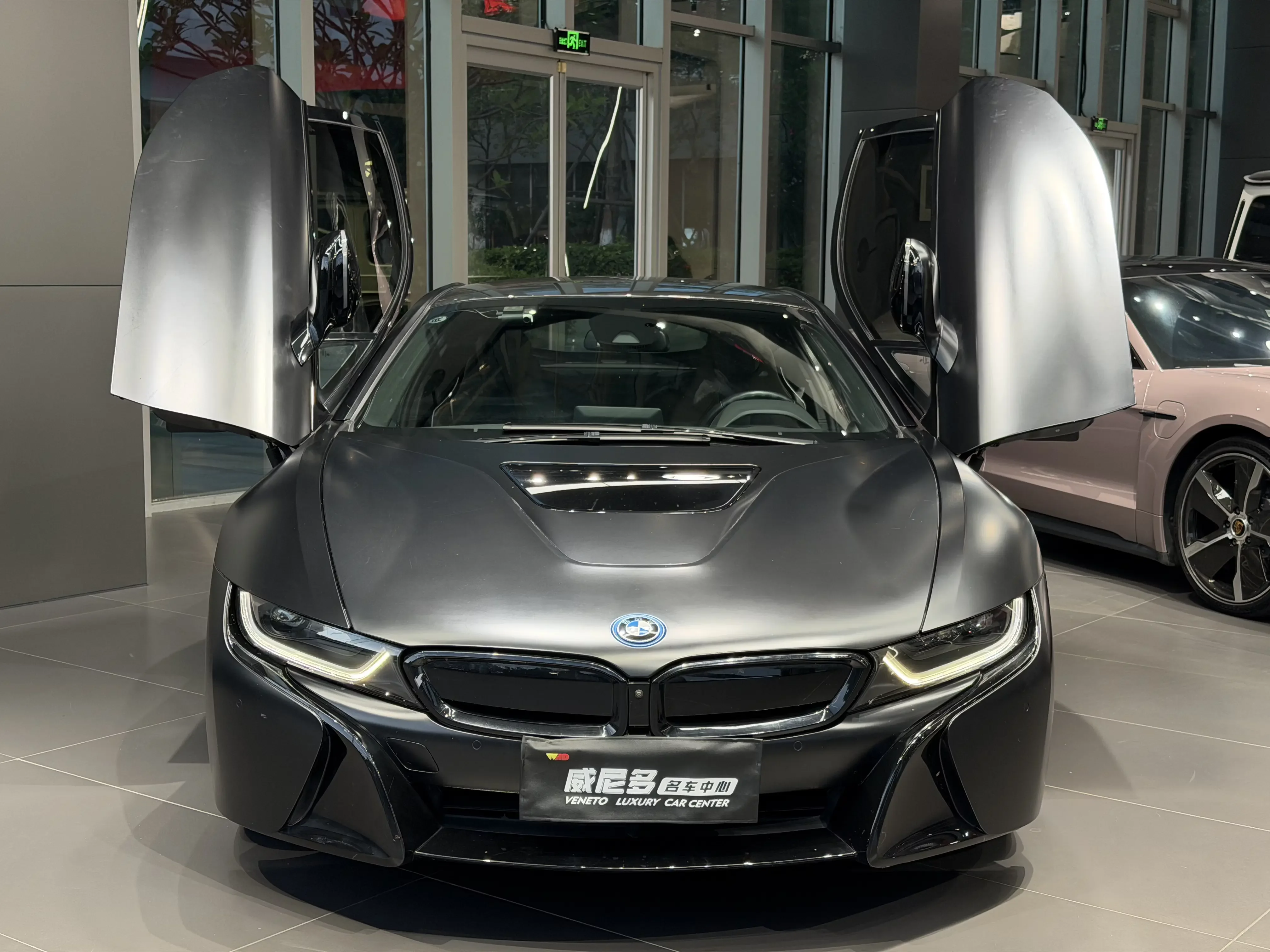 BMW i8
