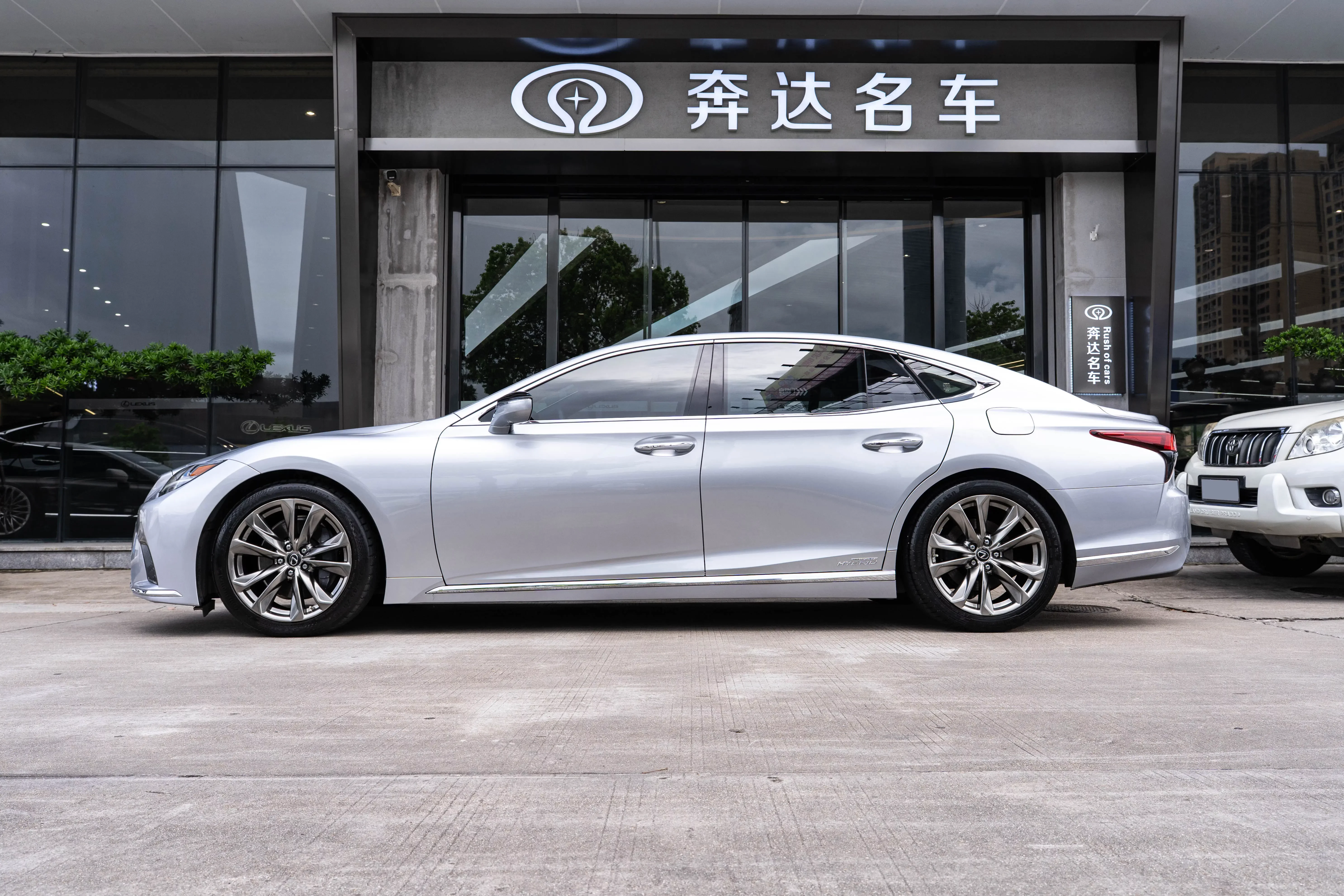 Lexus LS