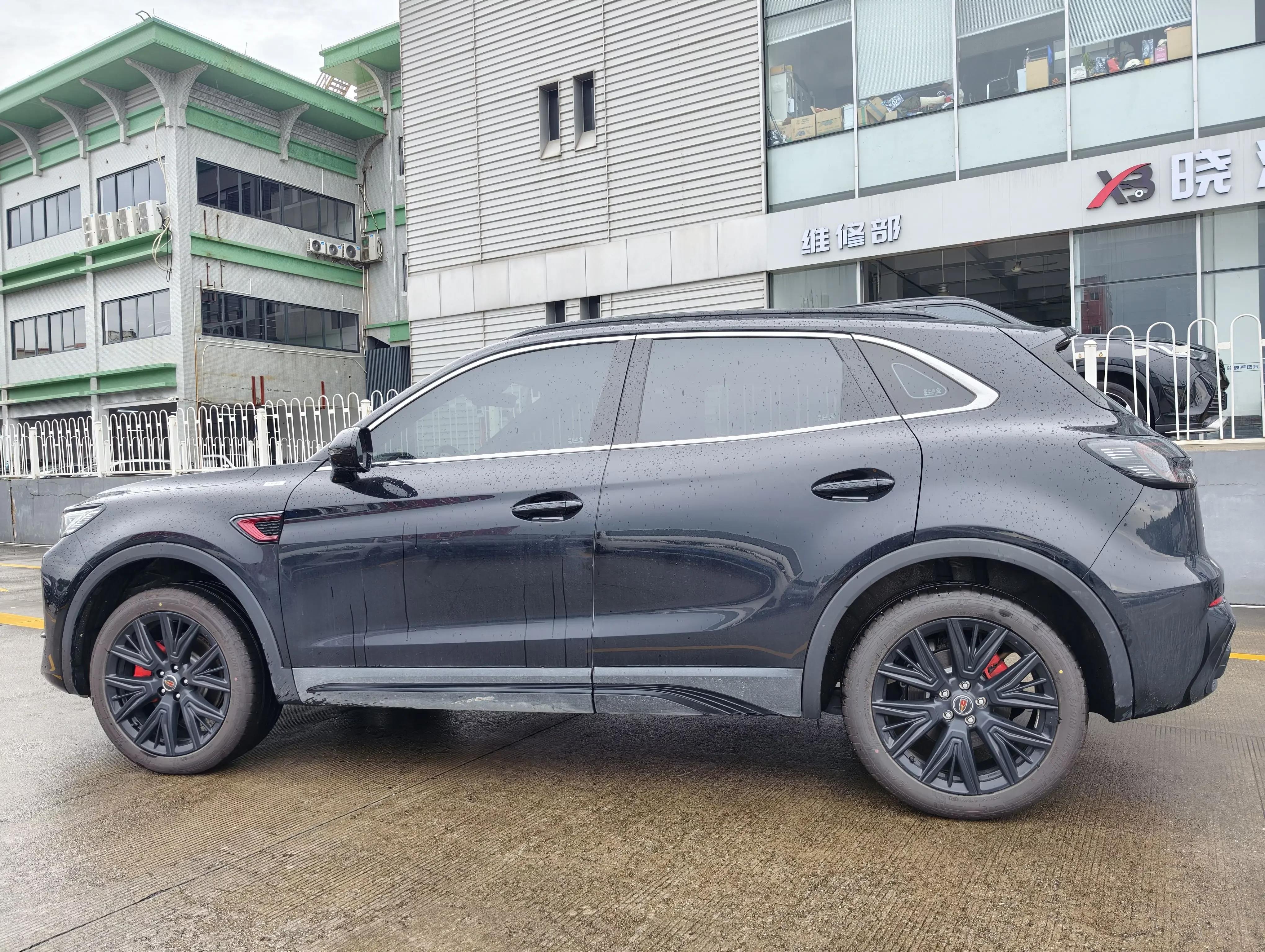 Hongqi HS5