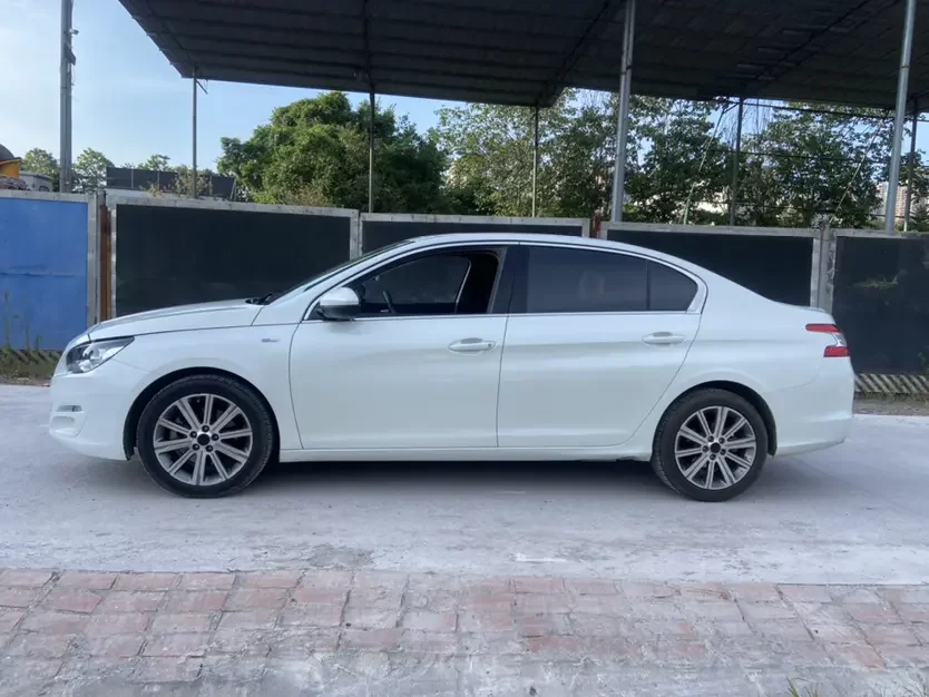 Peugeot 408