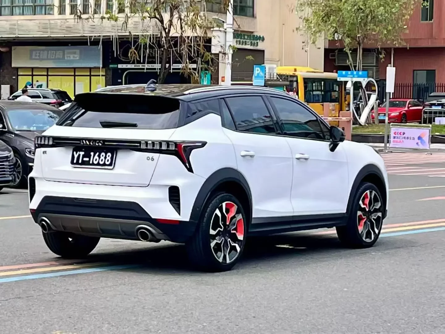 Lynk & Co 06