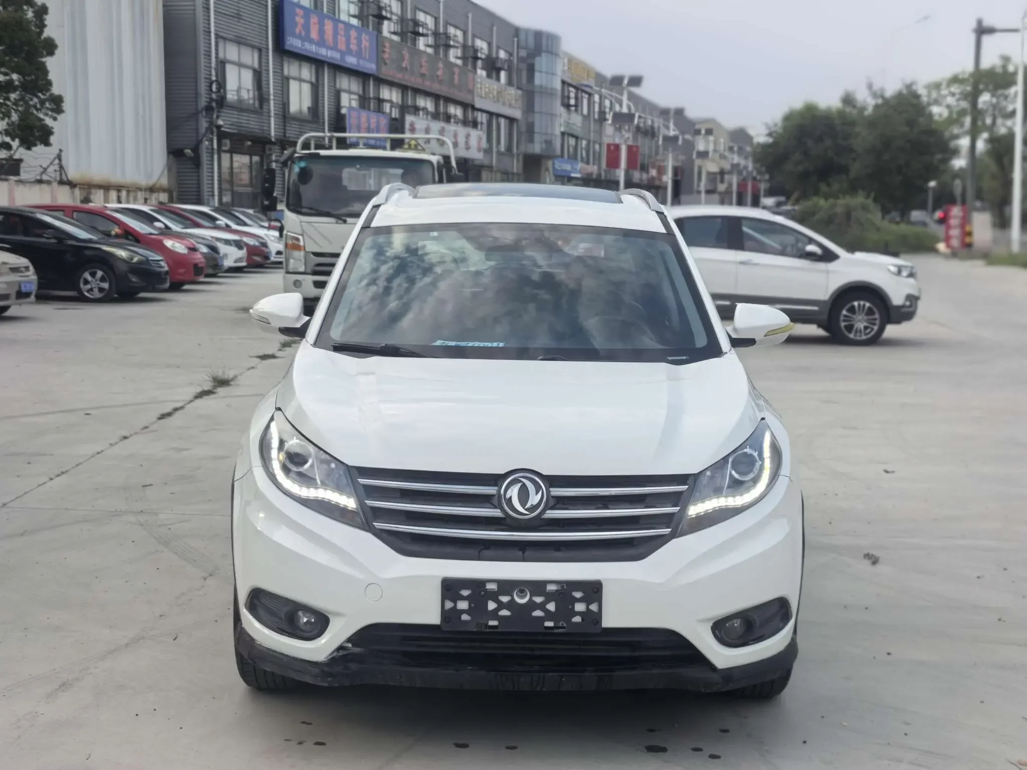 Dongfeng Fengon 580  из Китая