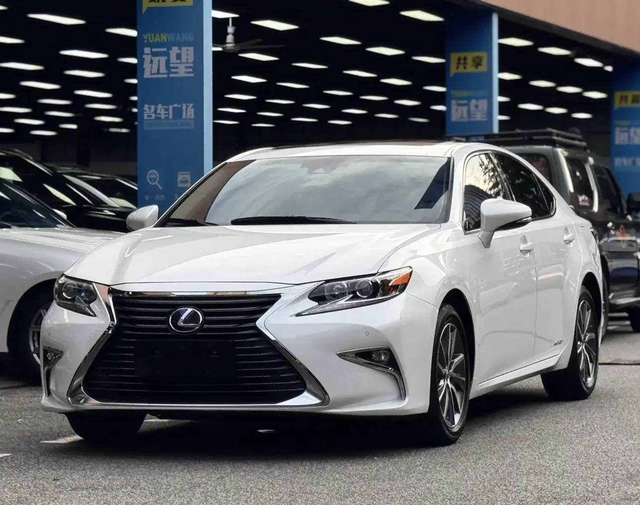 Lexus ES