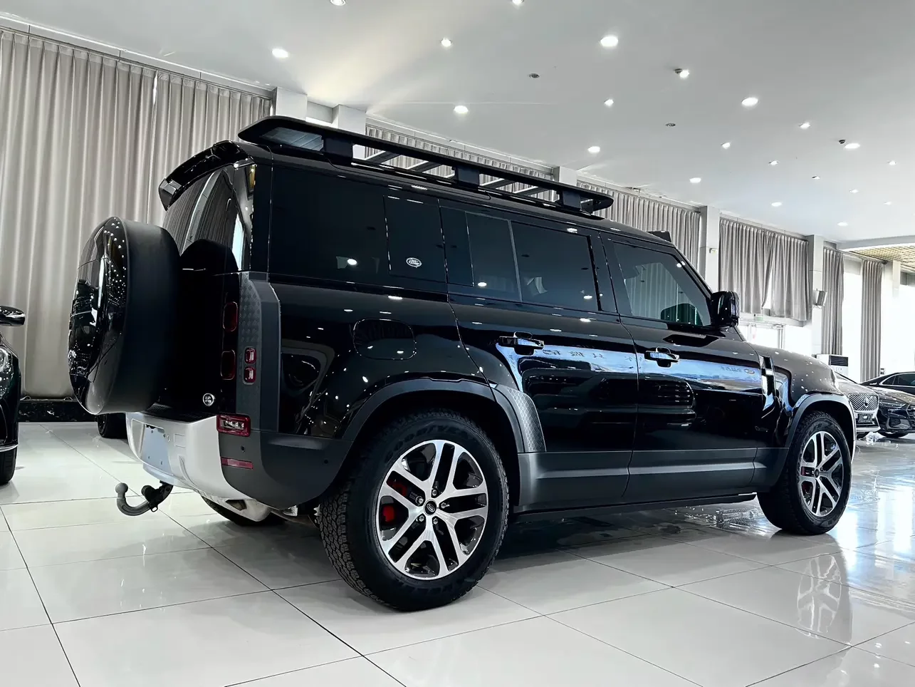 Land Rover guard