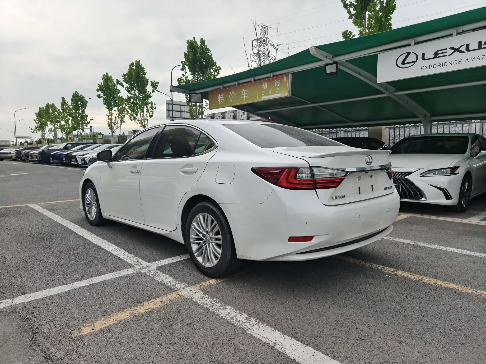 Lexus ES