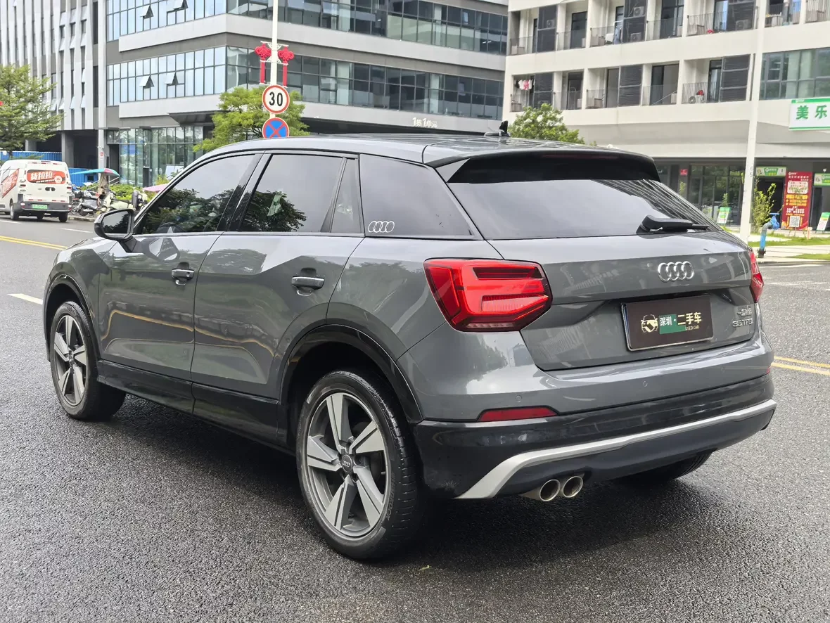 Audi Q2L