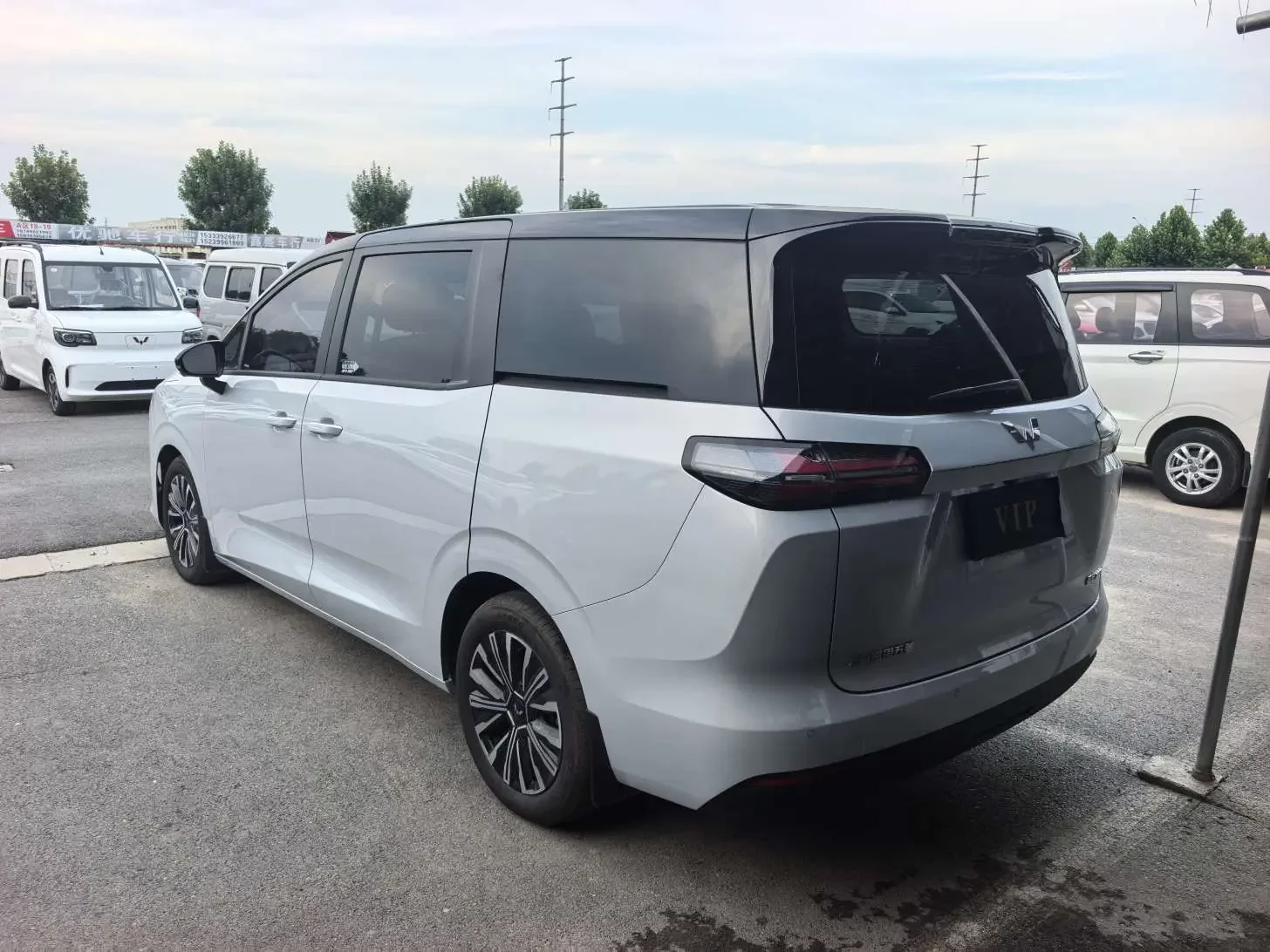 Wuling Starlight 730