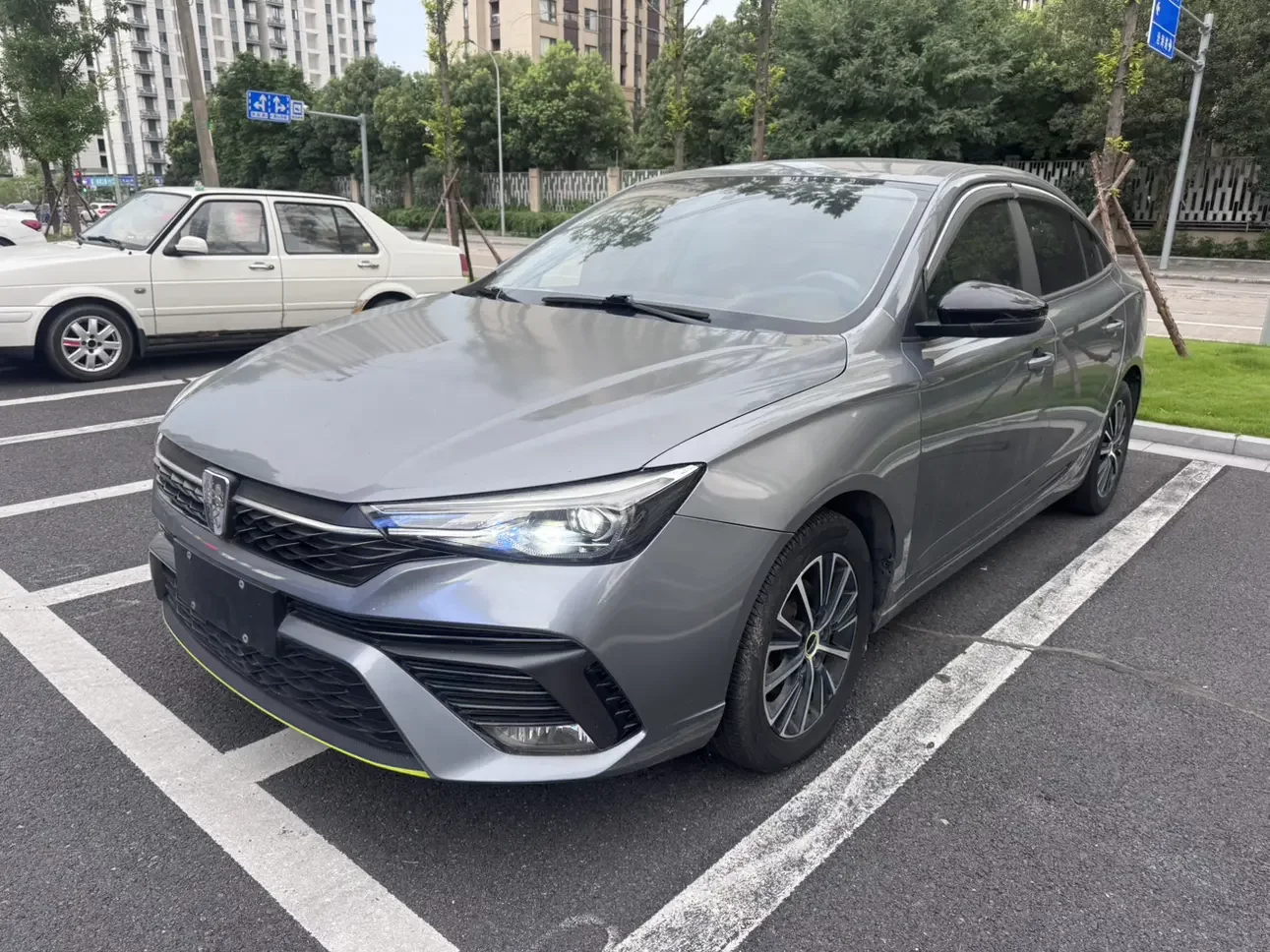 Roewe i5