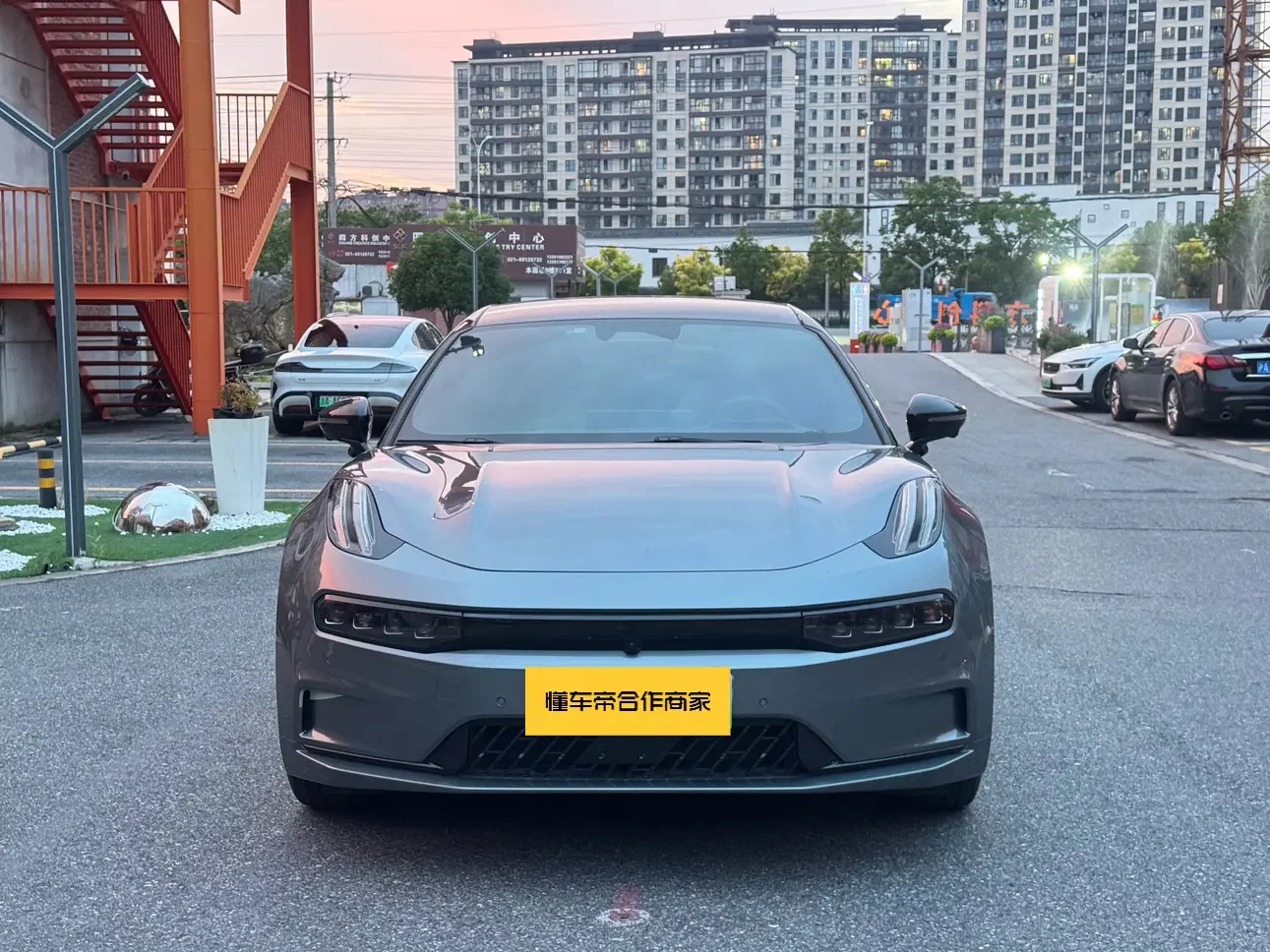 ZEEKR 001