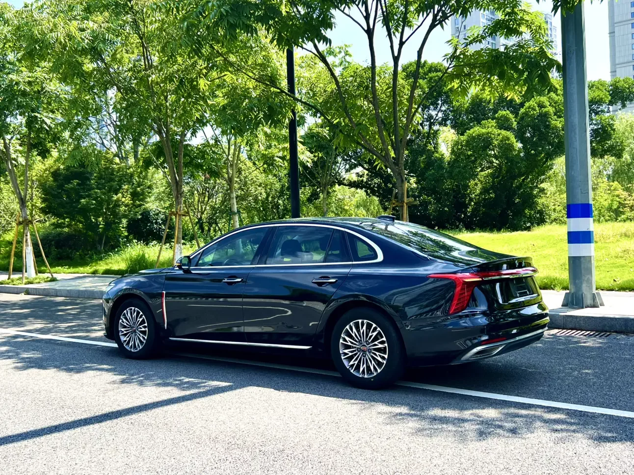 Hongqi H5