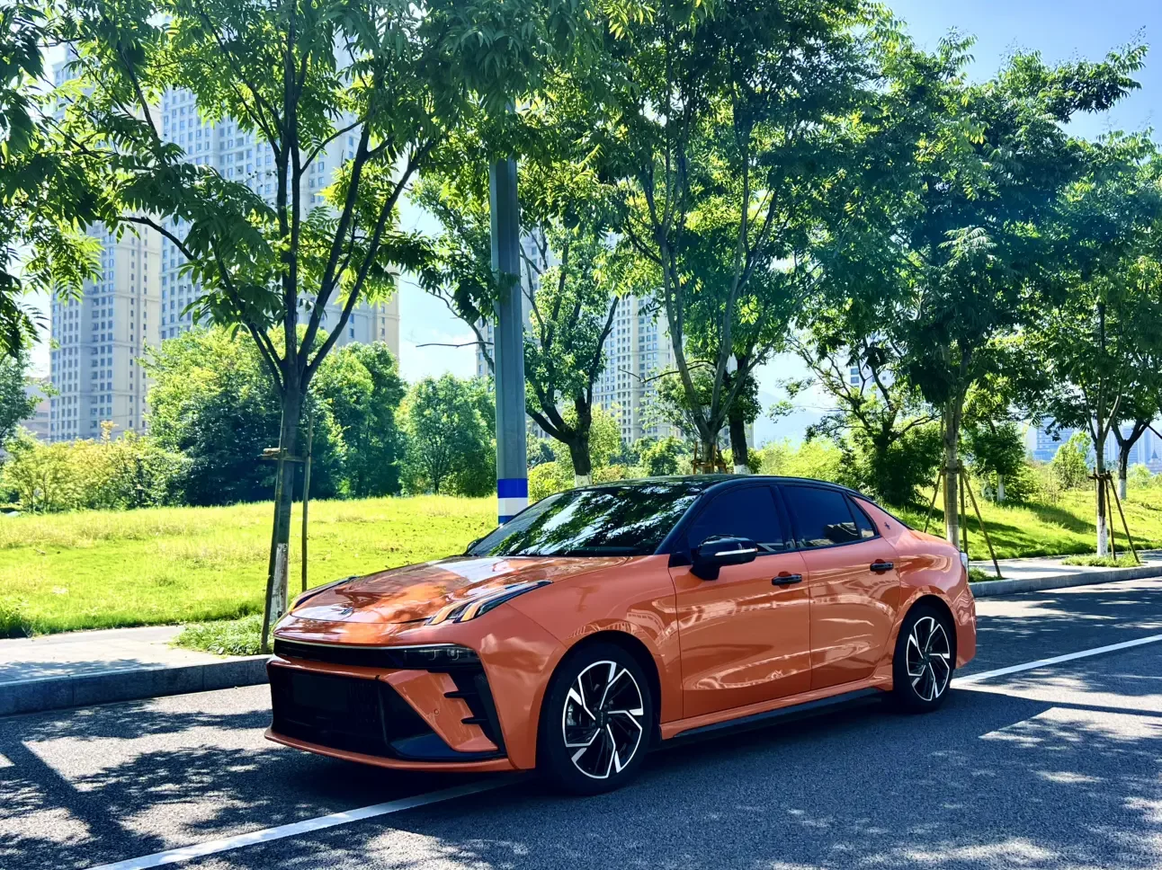 Lynk & Co 03