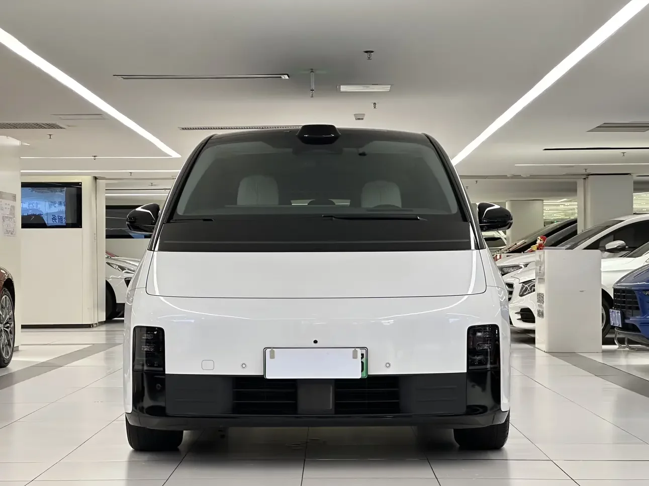 Lixiang MEGA