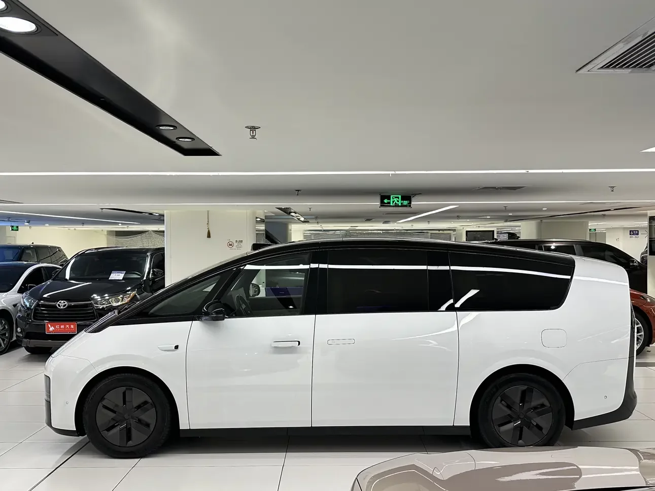 Lixiang MEGA
