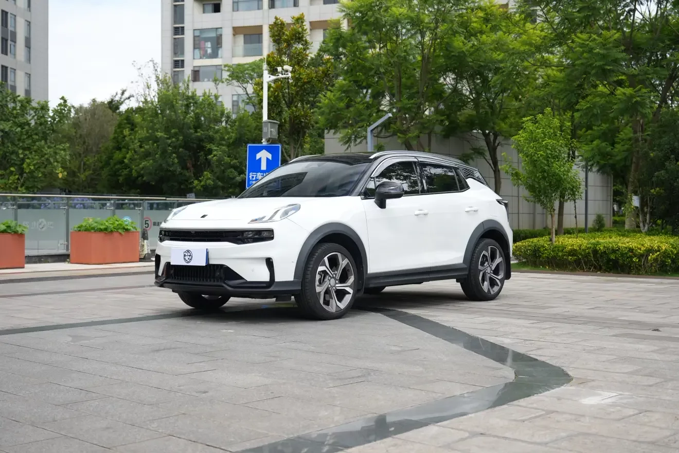 Lynk & Co 06