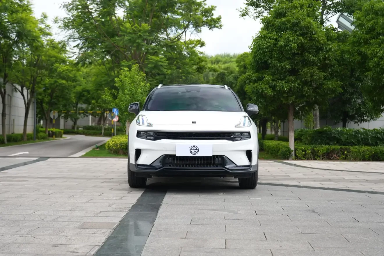 Lynk & Co 06