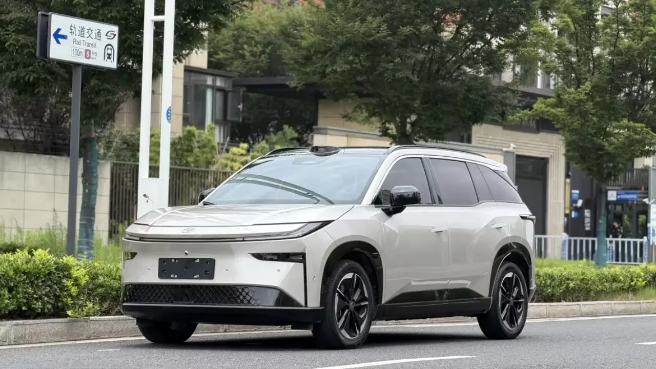 Toyota Bozhi 3X