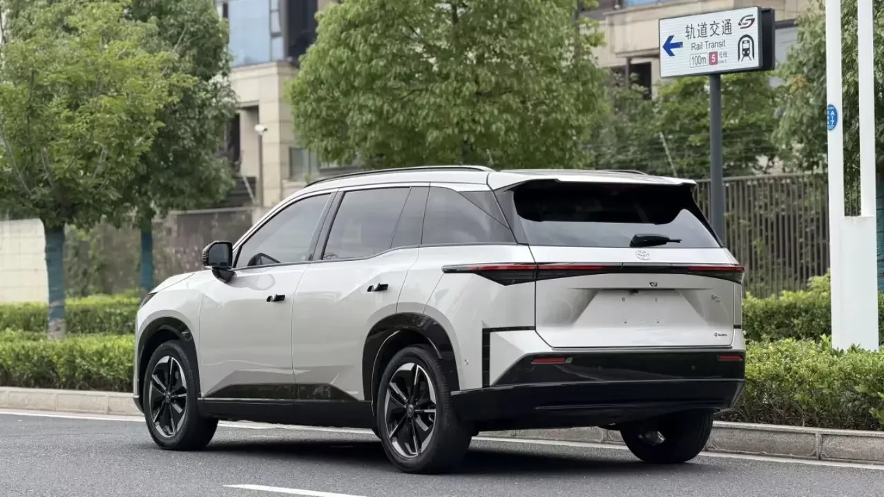 Toyota Bozhi 3X
