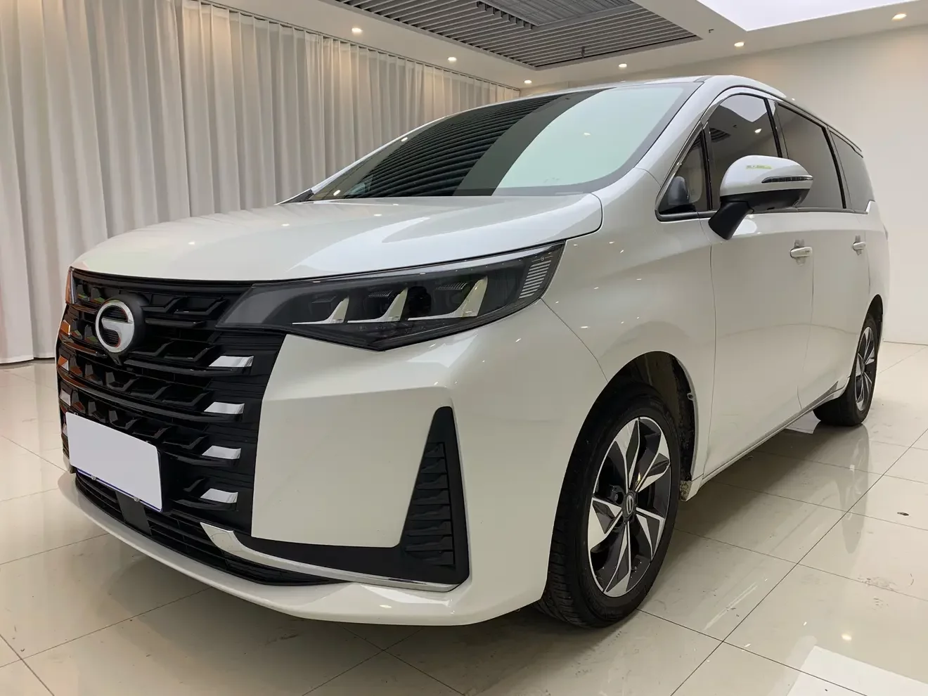 GAC Trumpchi M6  из Китая