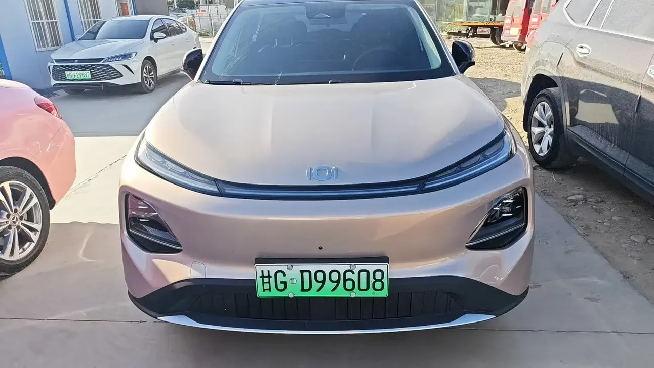 Changan Qiyuan Q05  из Китая