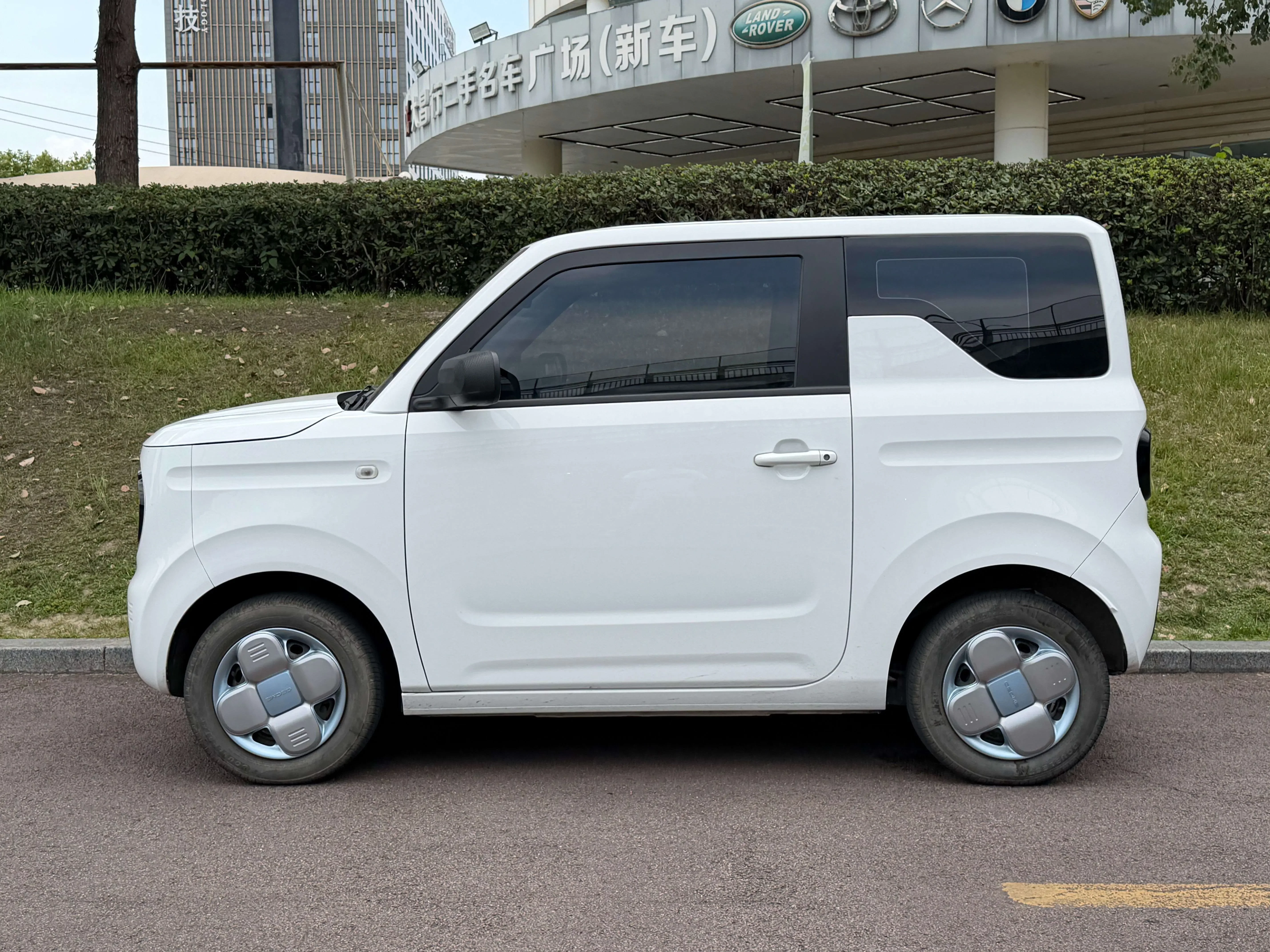 Geely panda