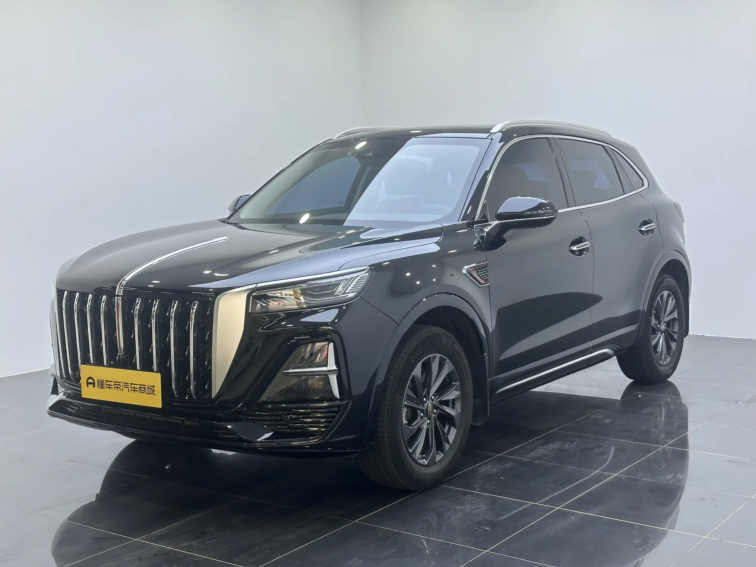 Hongqi HS5  из Китая