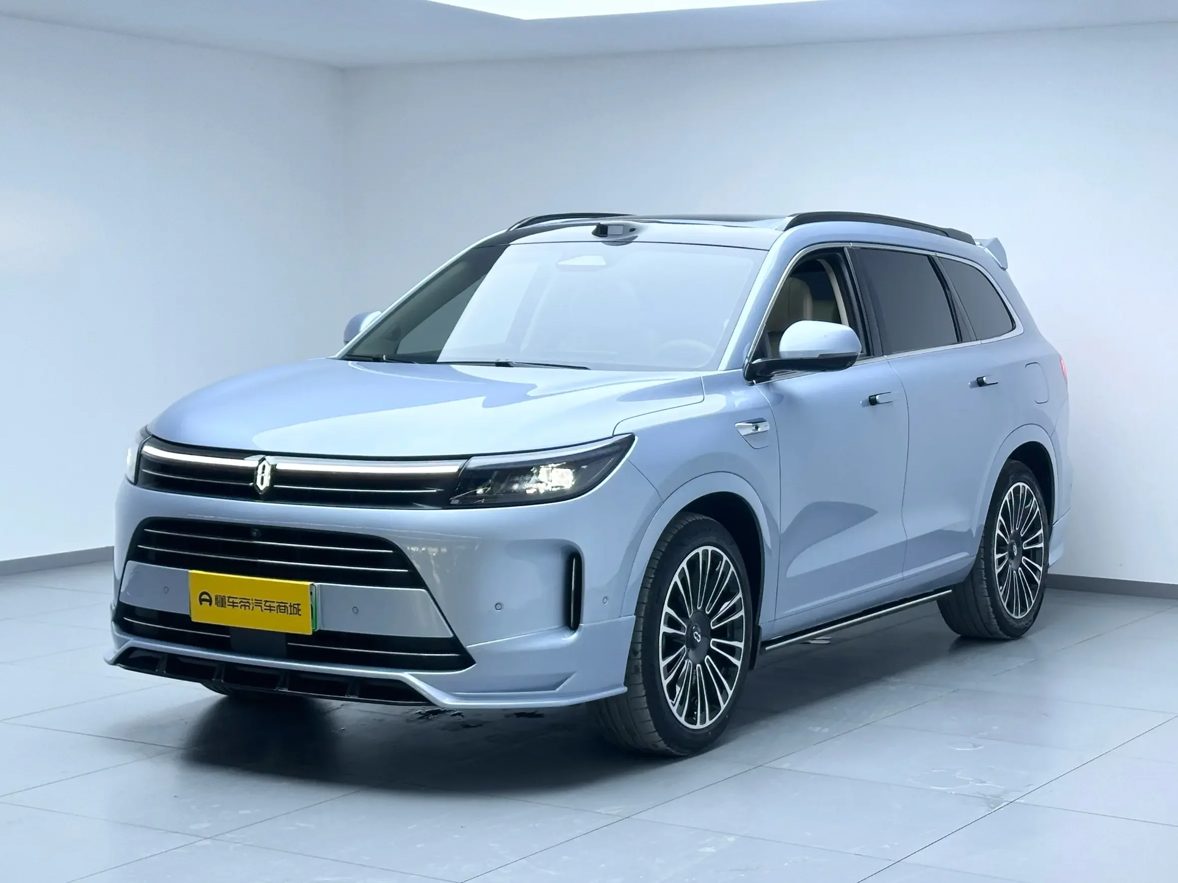 AITO M7 (Wenjie M7)  из Китая