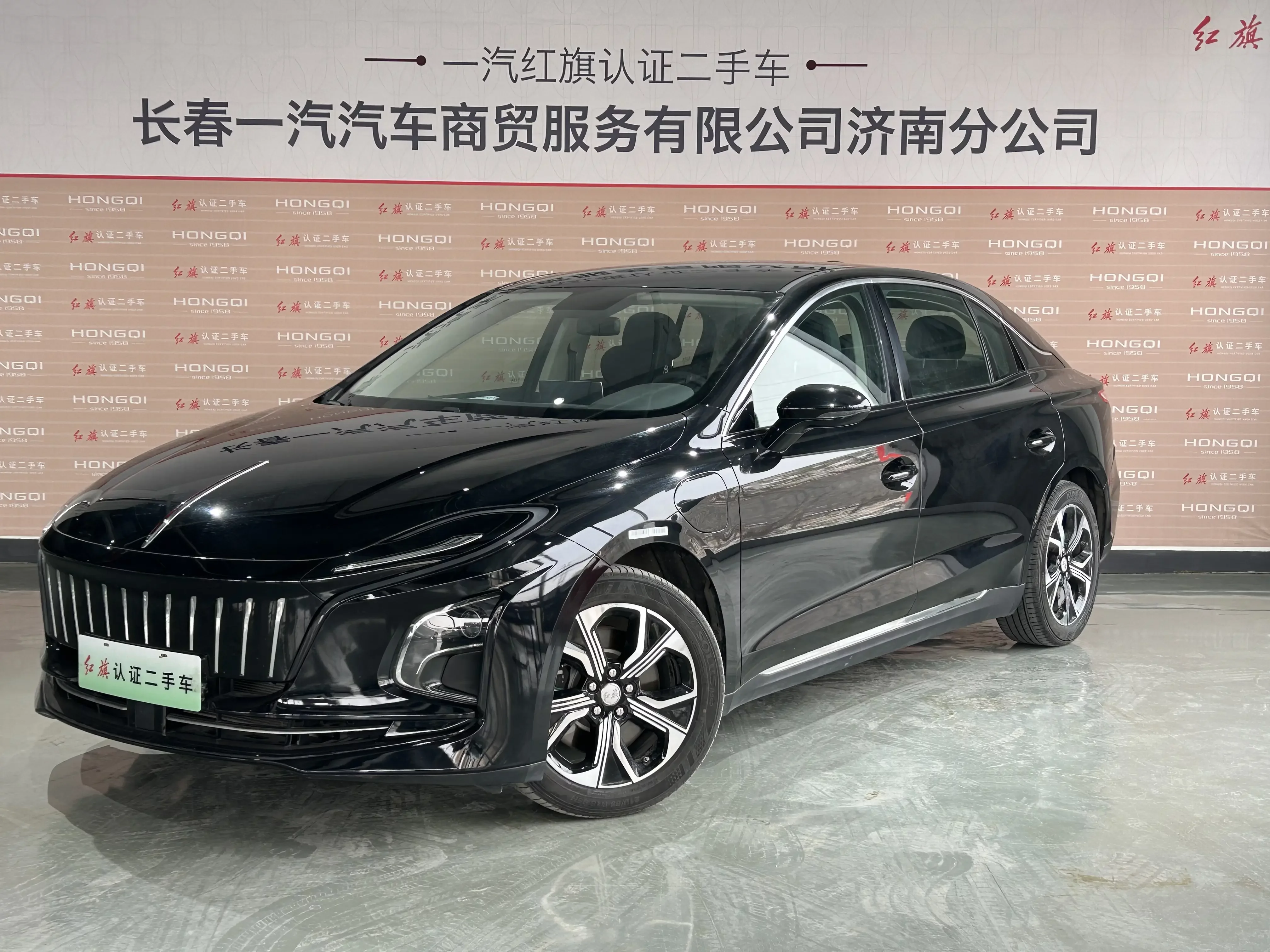 Hongqi E-QM5  из Китая