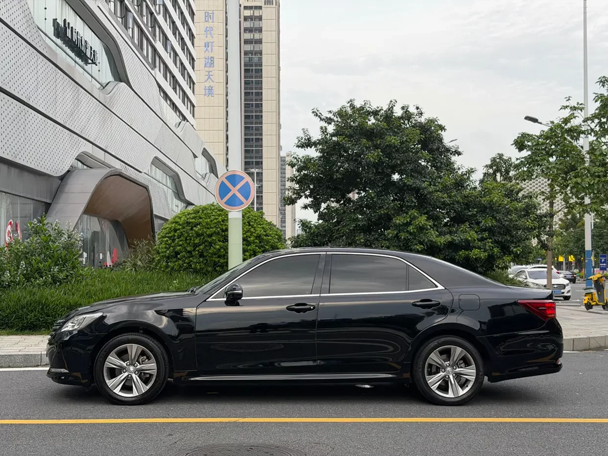 Toyota crown