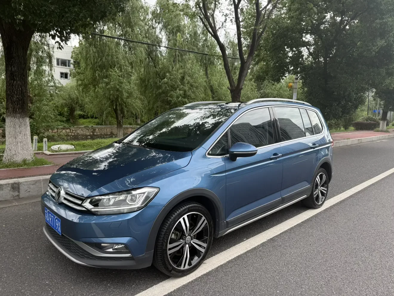 Volkswagen Touran L  из Китая