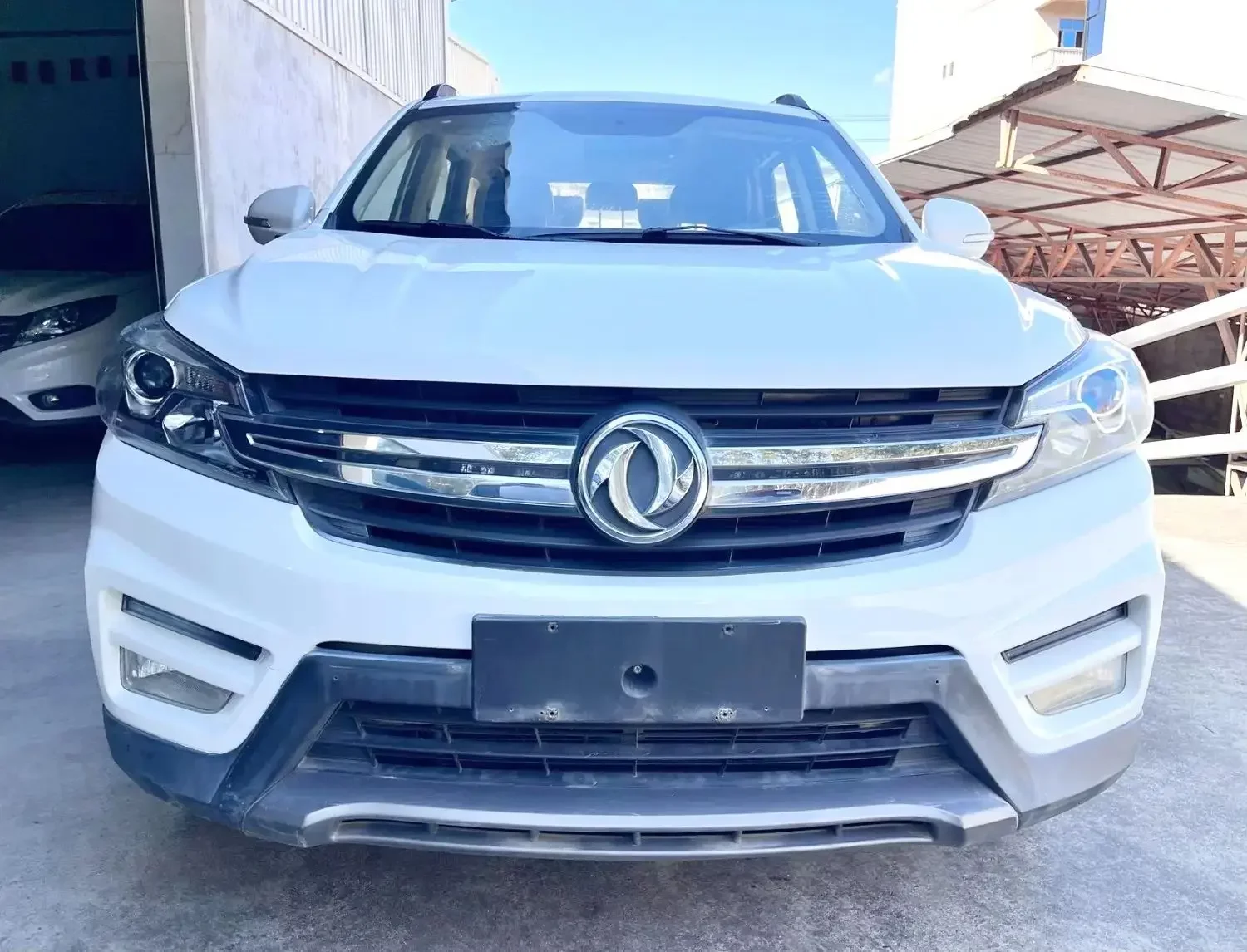 Dongfeng Scenery S560  из Китая