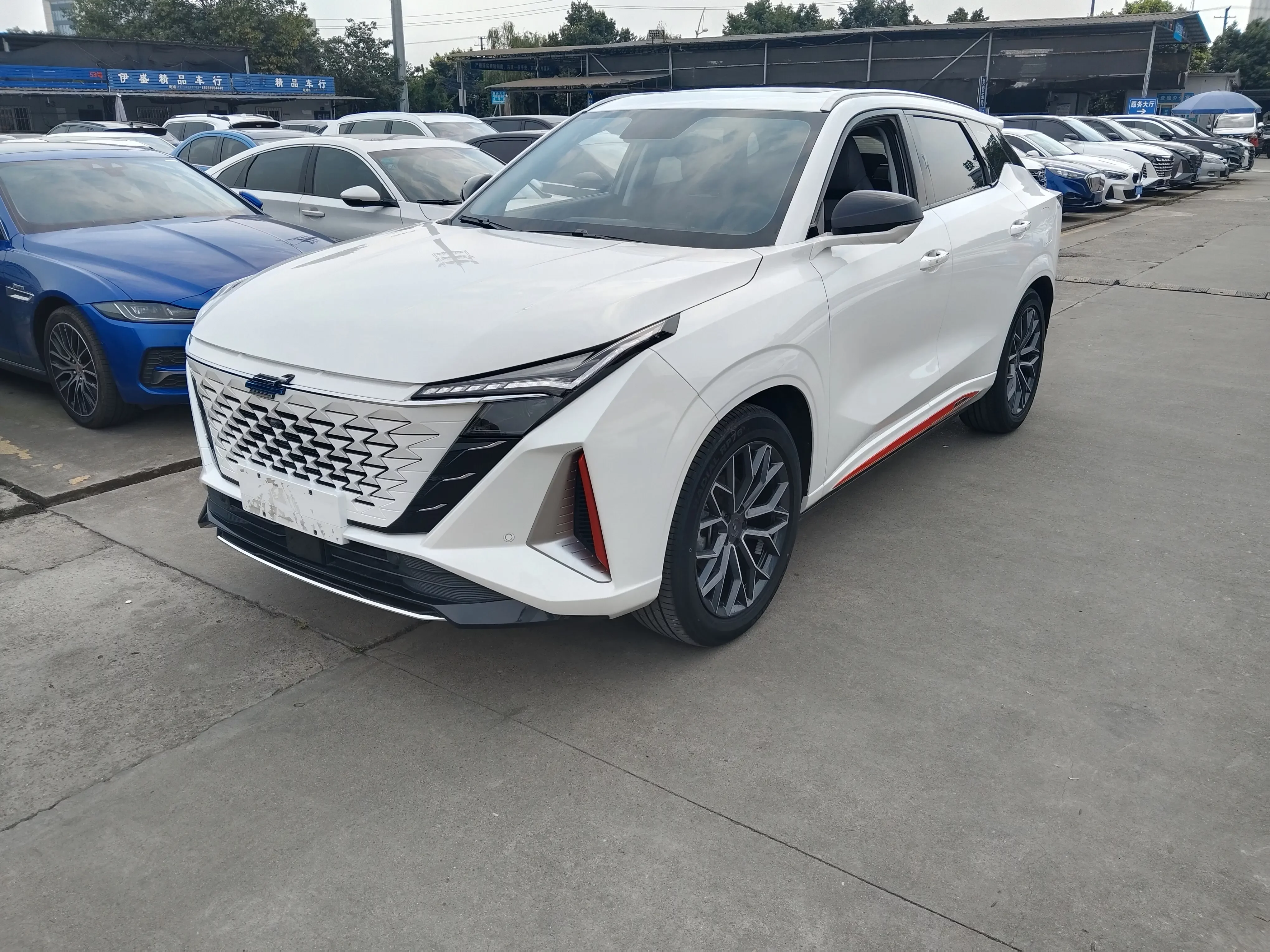 Oshan Changan Auchan Z6
