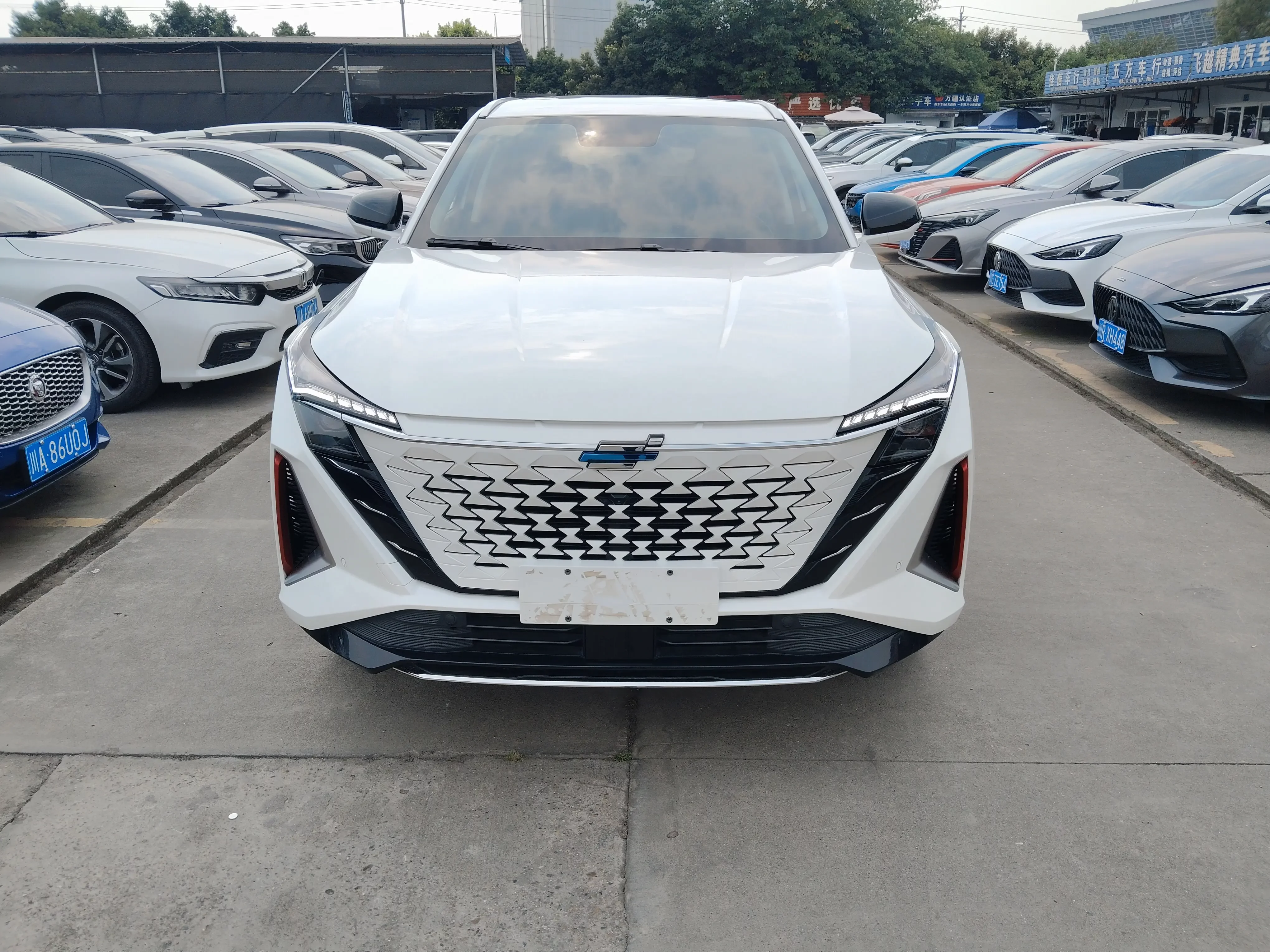 Oshan Changan Auchan Z6