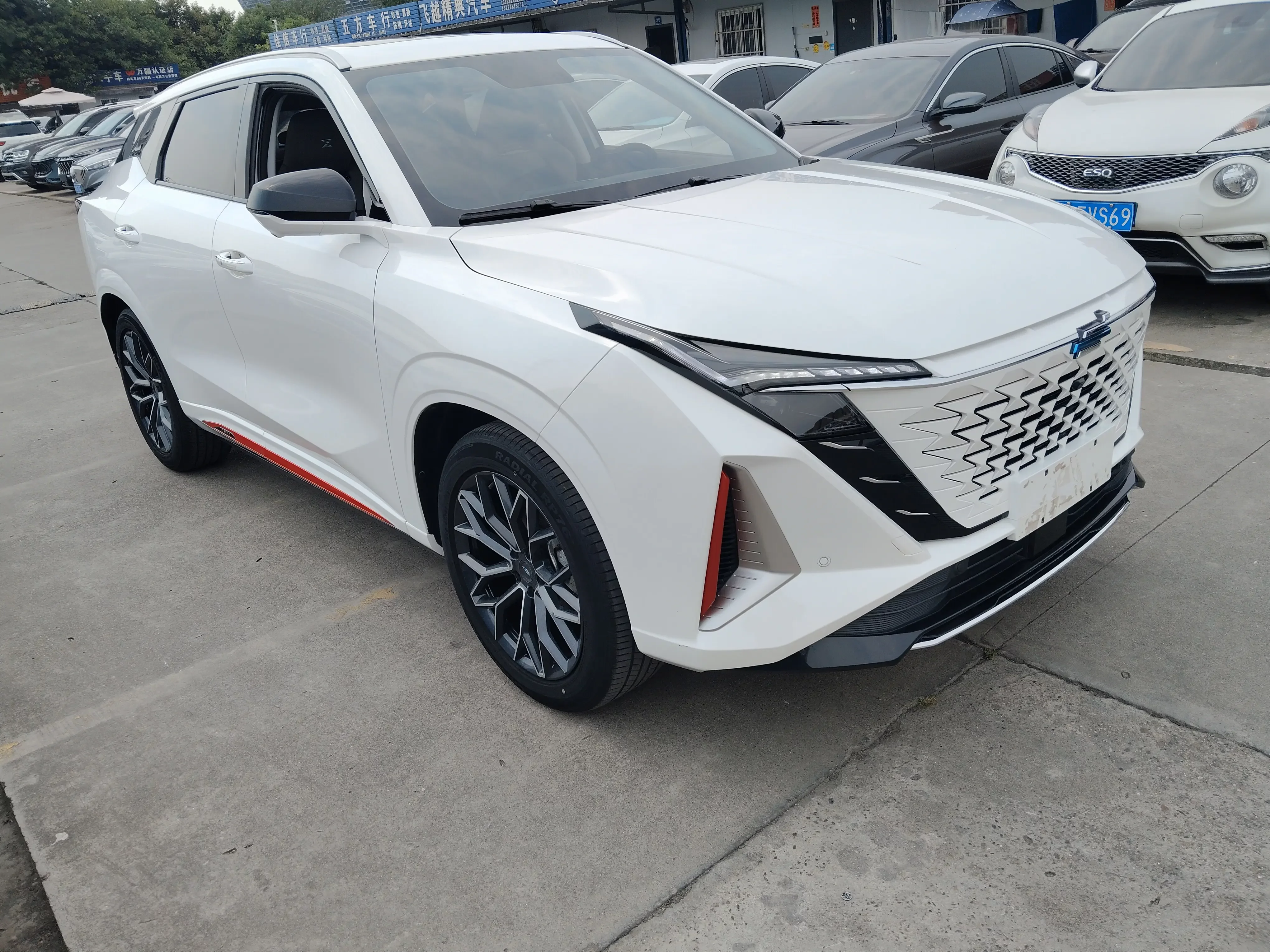 Oshan Changan Auchan Z6