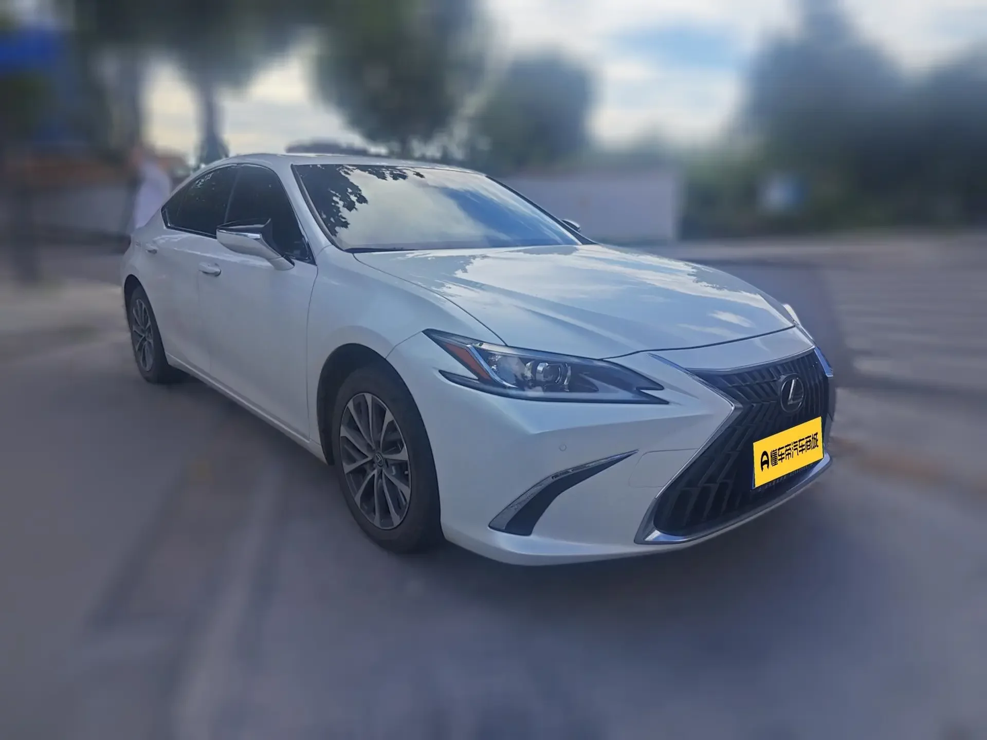 Lexus ES
