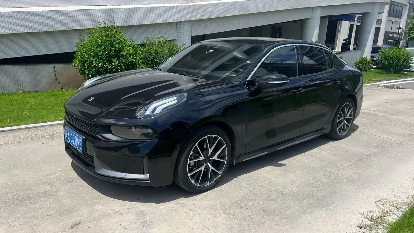 Lynk & Co 03